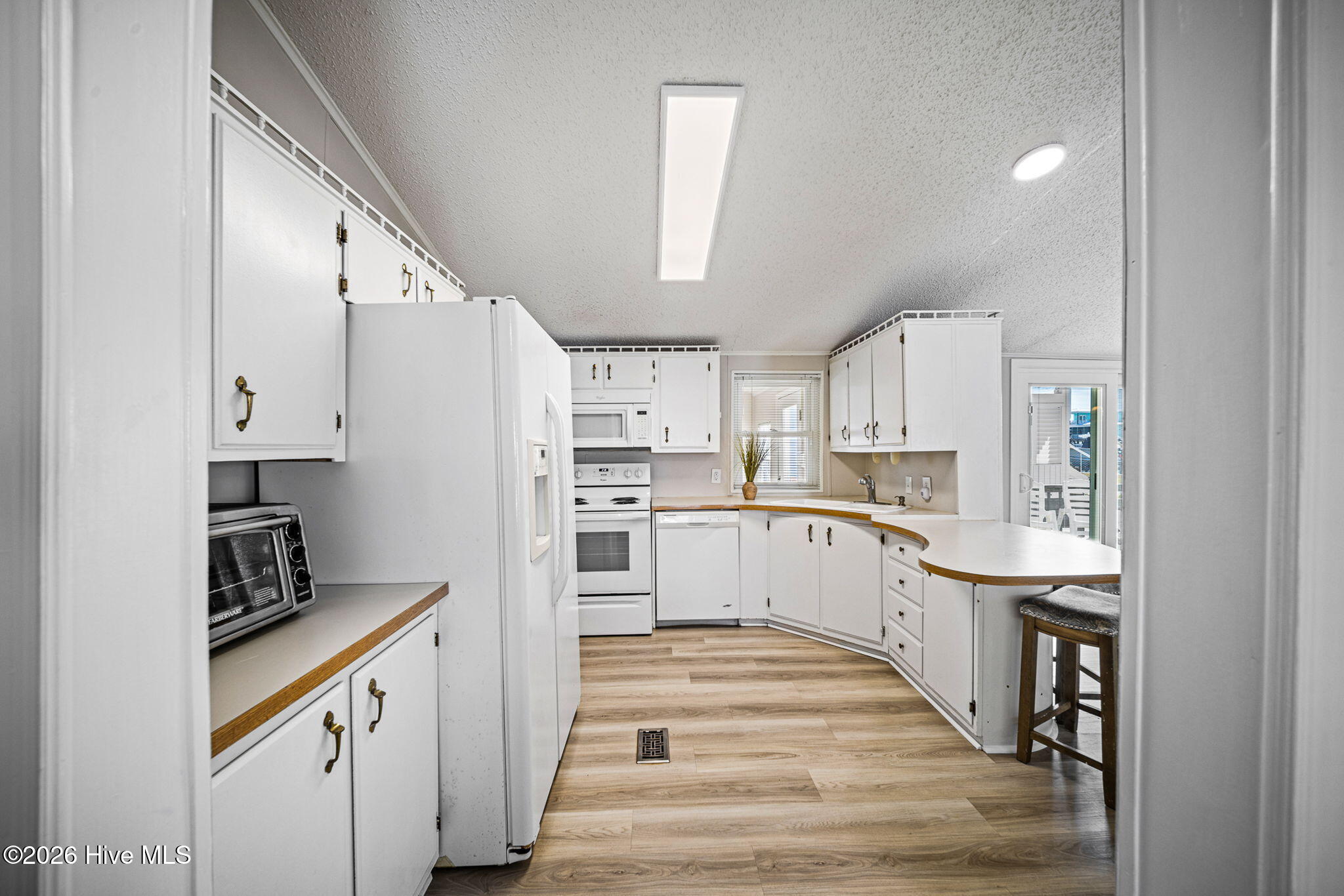 100561406 | Photo 26