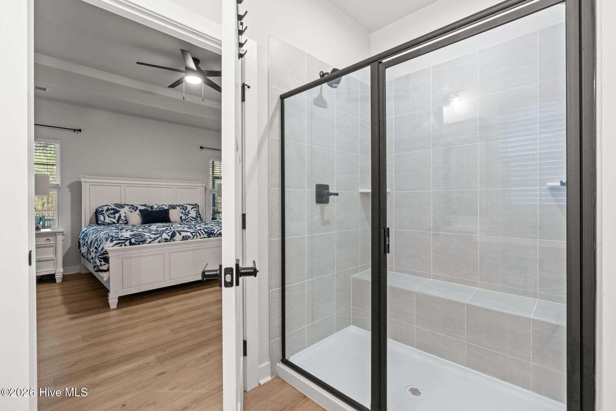 100550321 | Photo 24