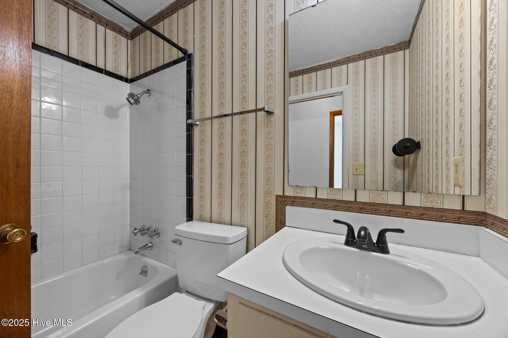 100542323 | Photo 14