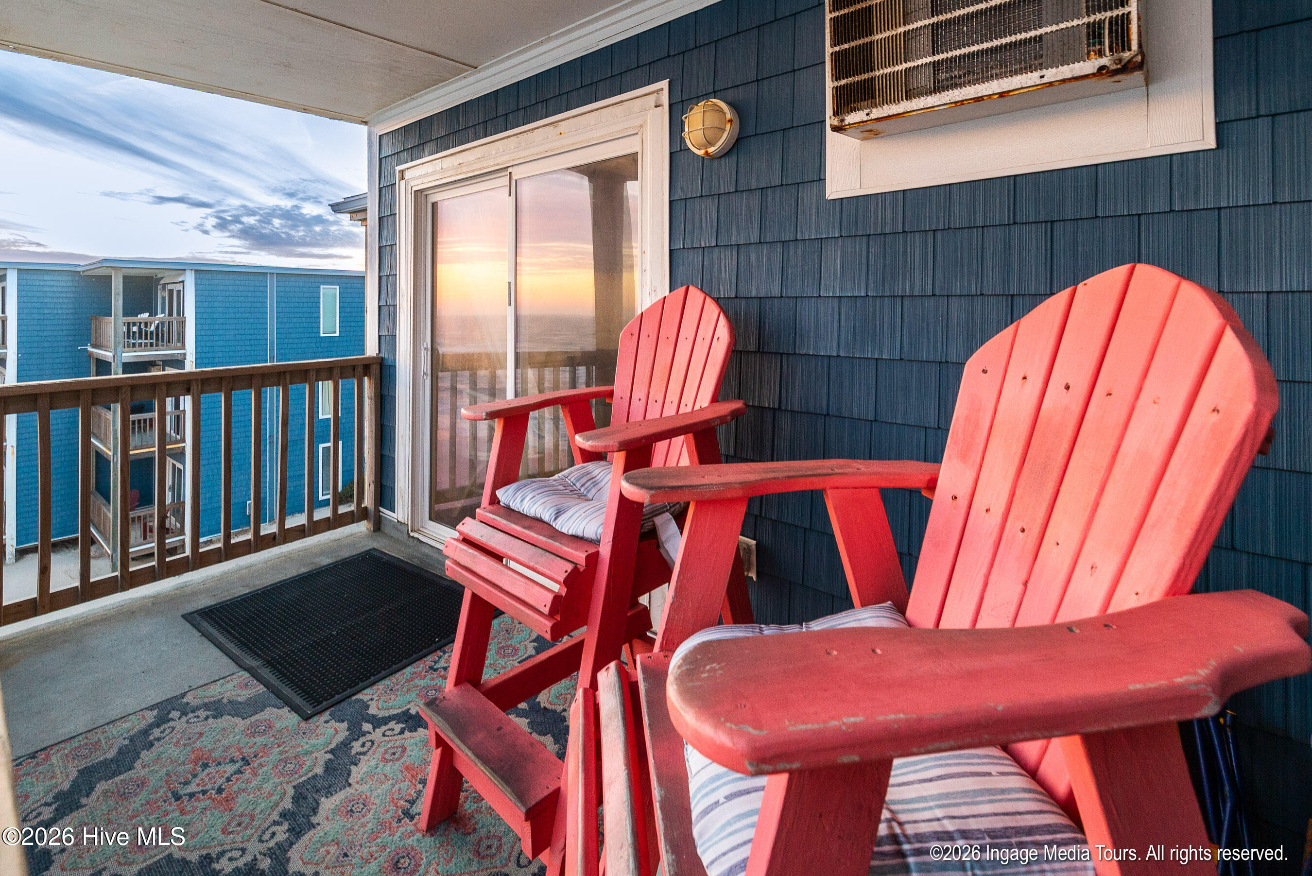 100548568 | Photo 16