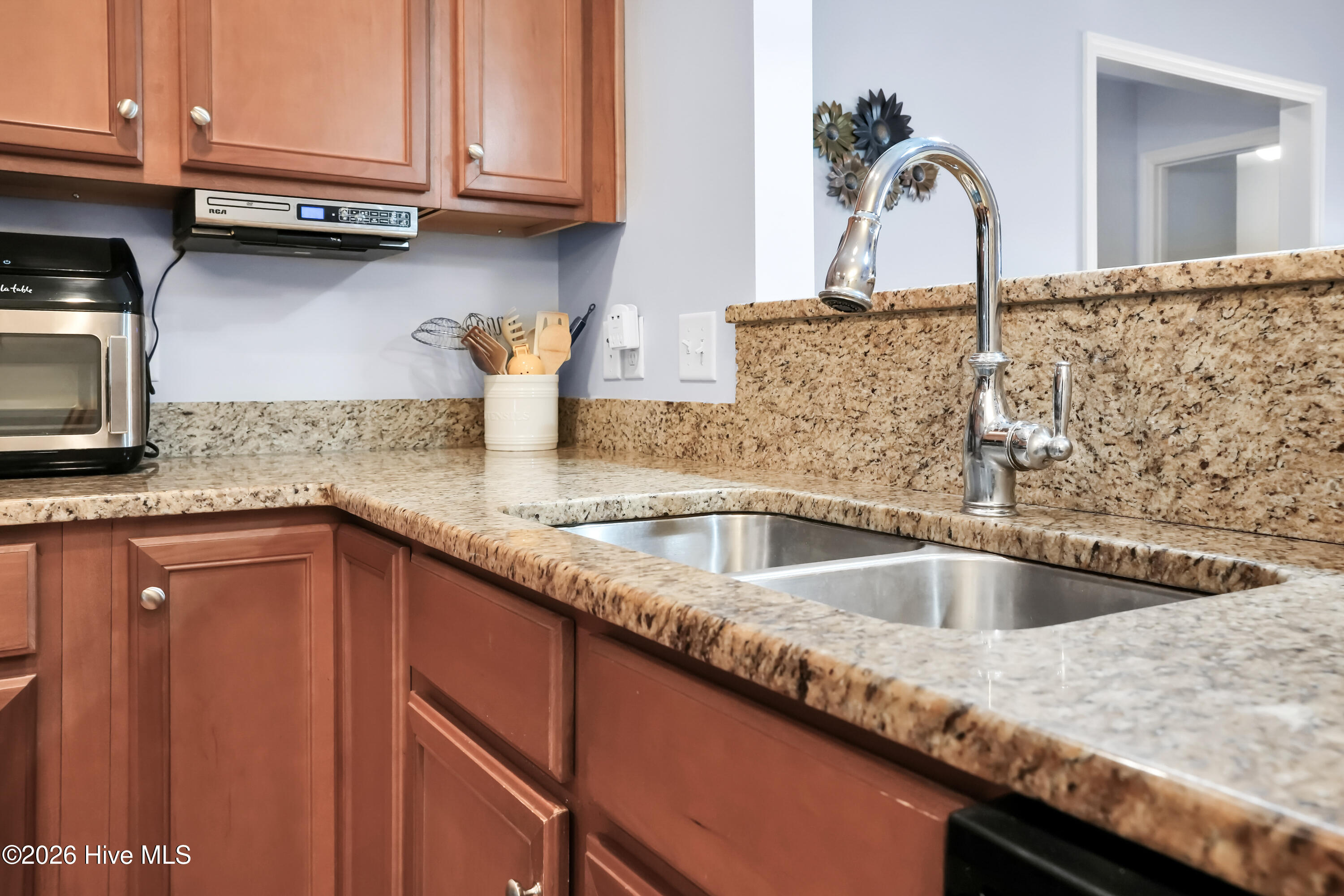 100553723 | Photo 14