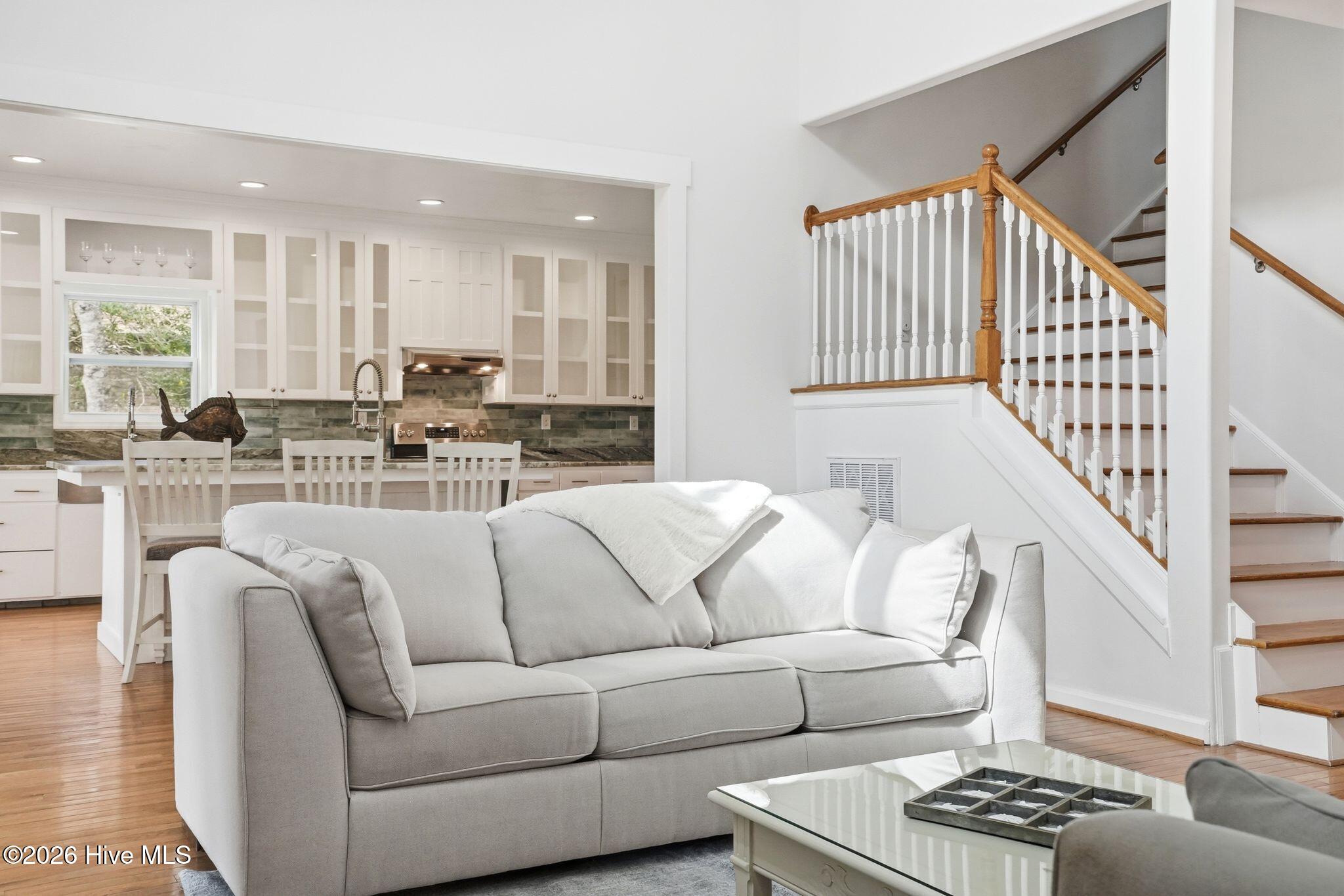 100560935 | Photo 17