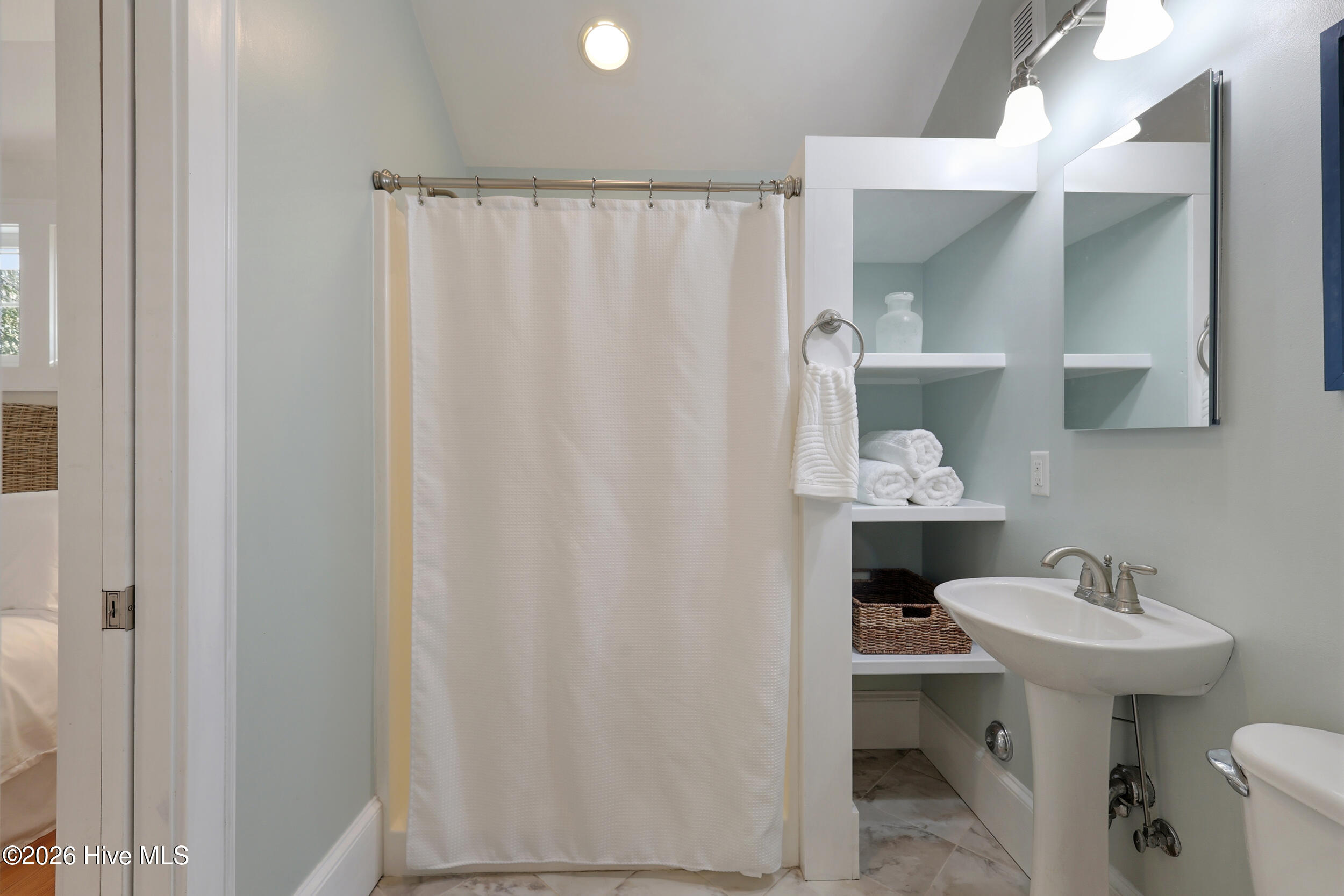 100562398 | Photo 22