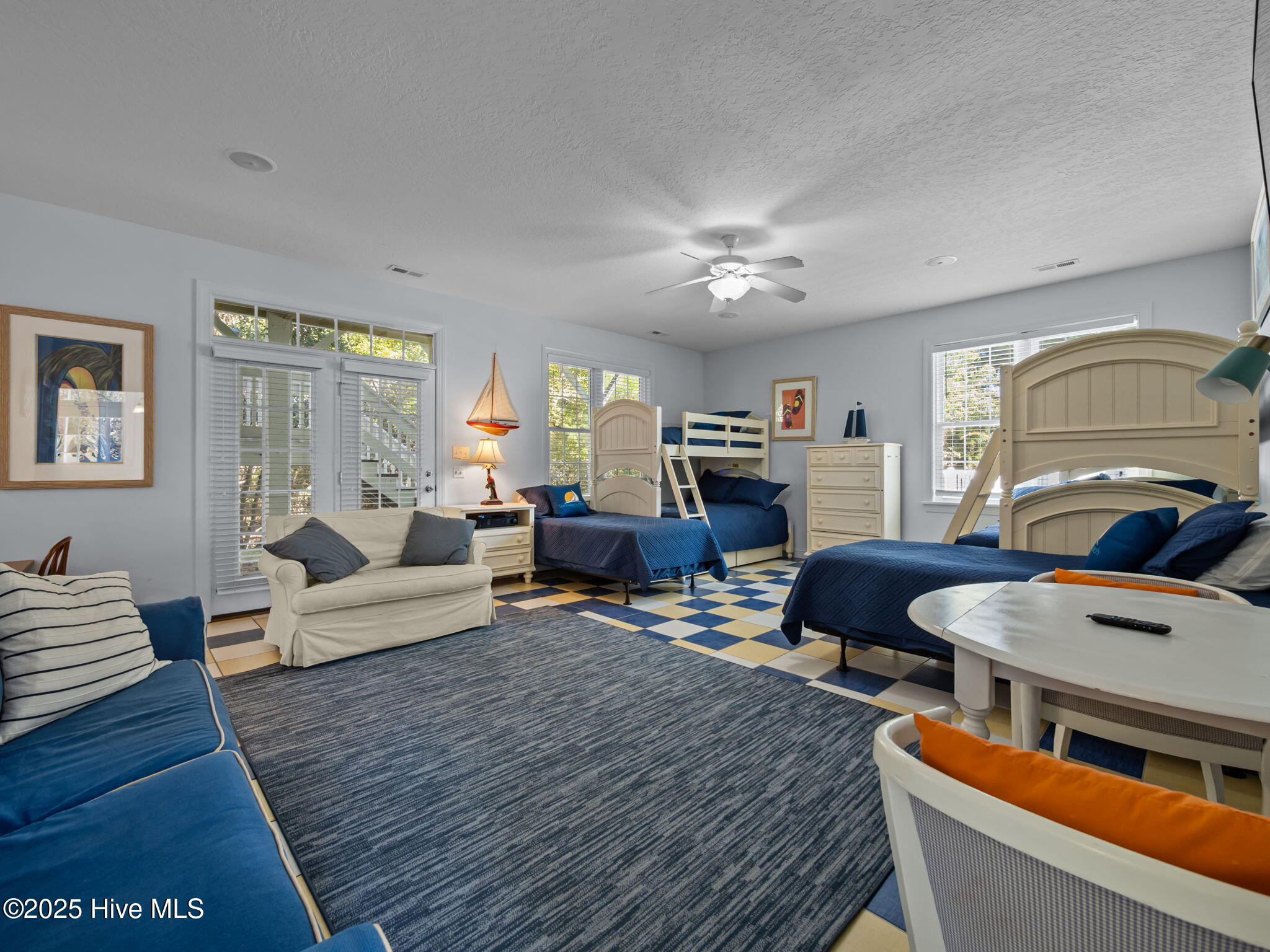 100541168 | Photo 32