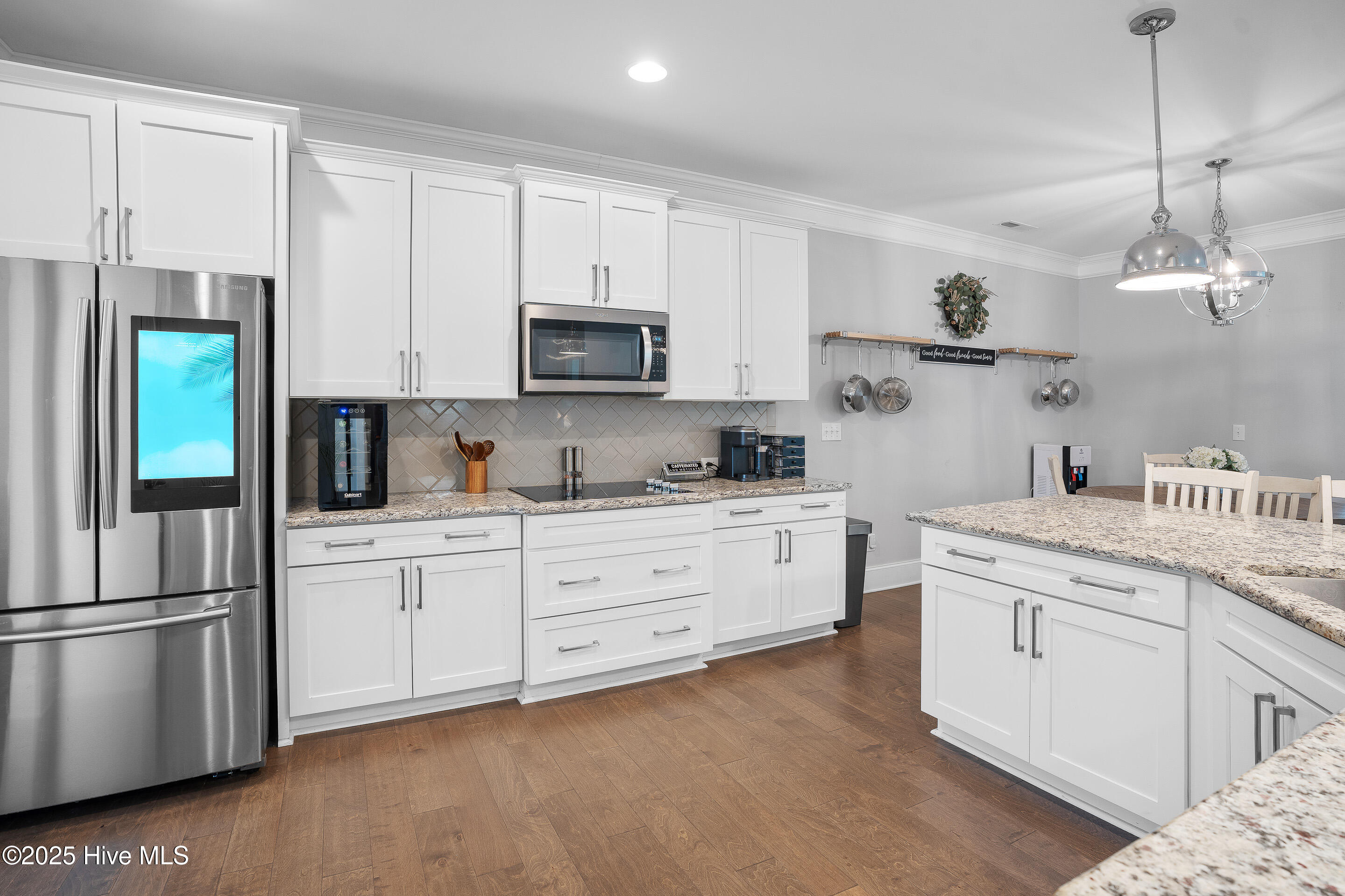 100546776 | Photo 16