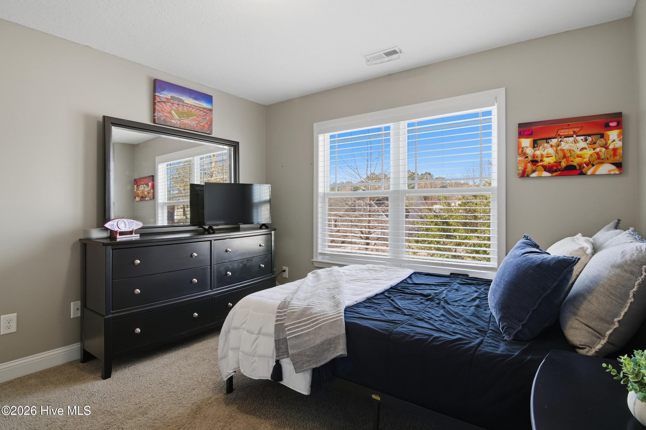 100552695 | Photo 53