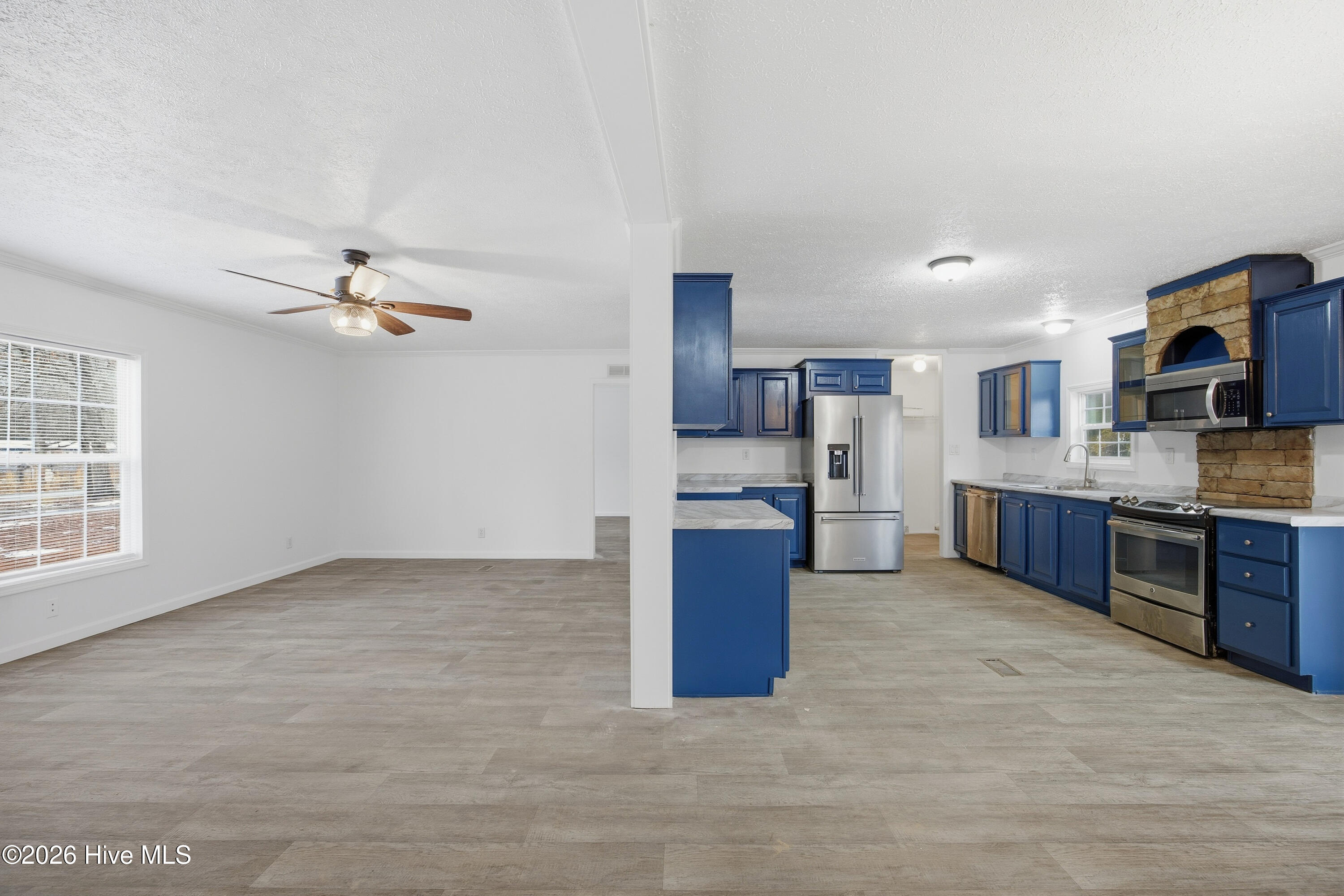 100551858 | Photo 23