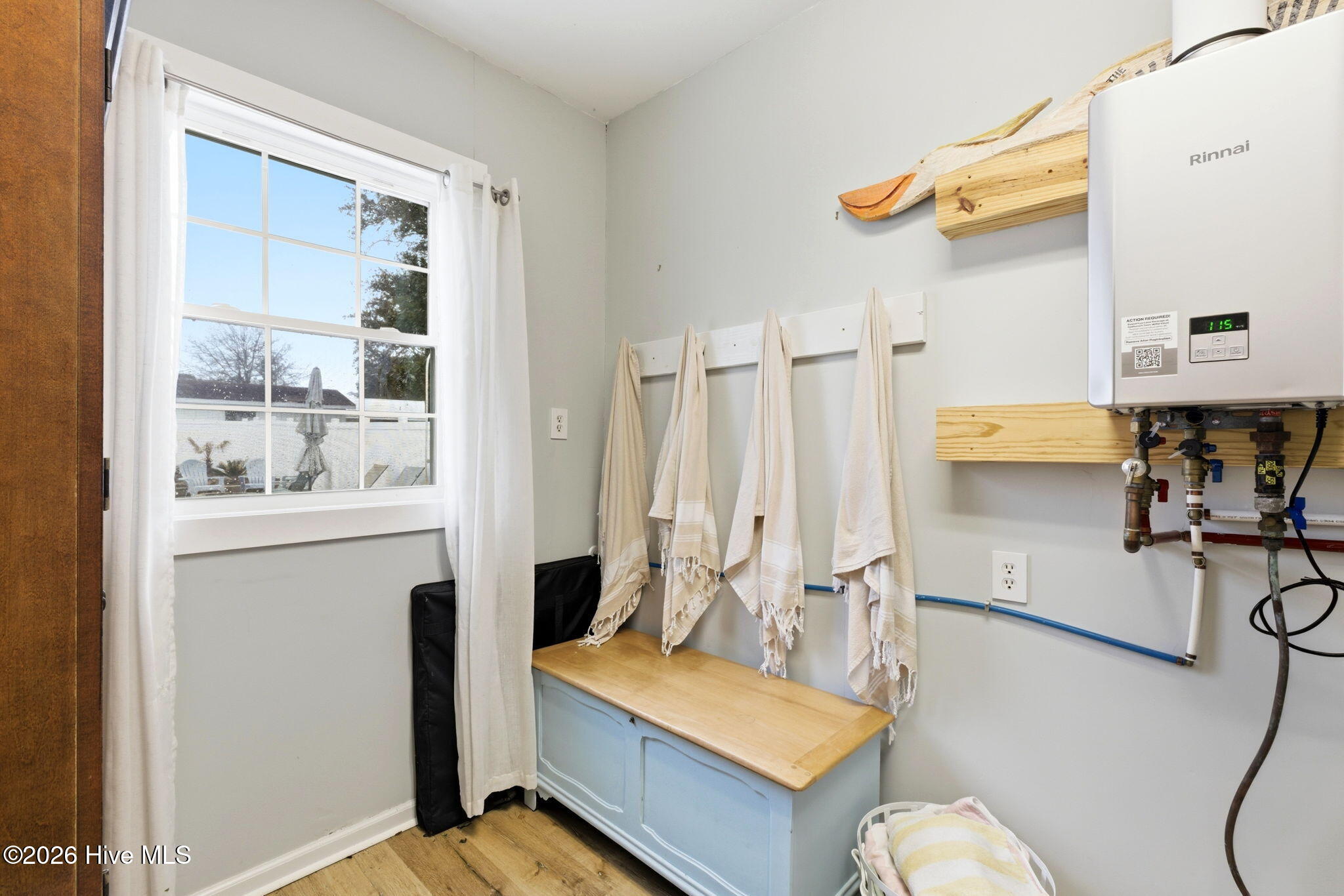 100557062 | Photo 30