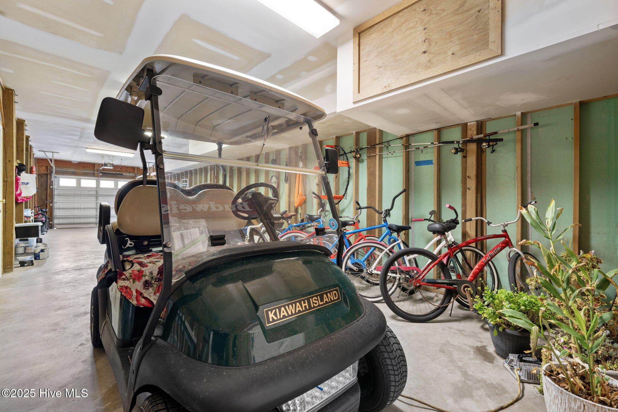 100526205 | Photo 25