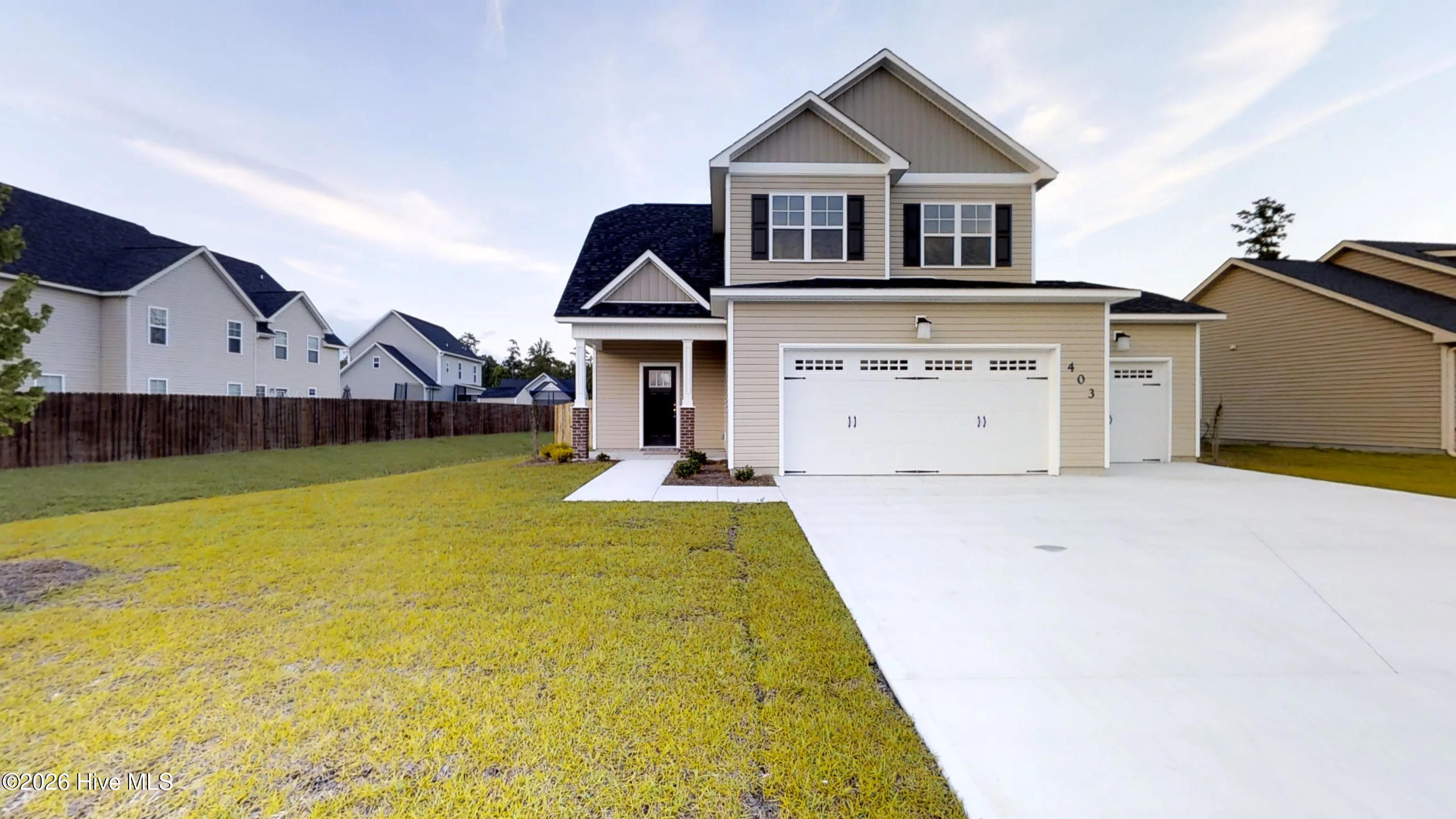 100562785 | Photo 18