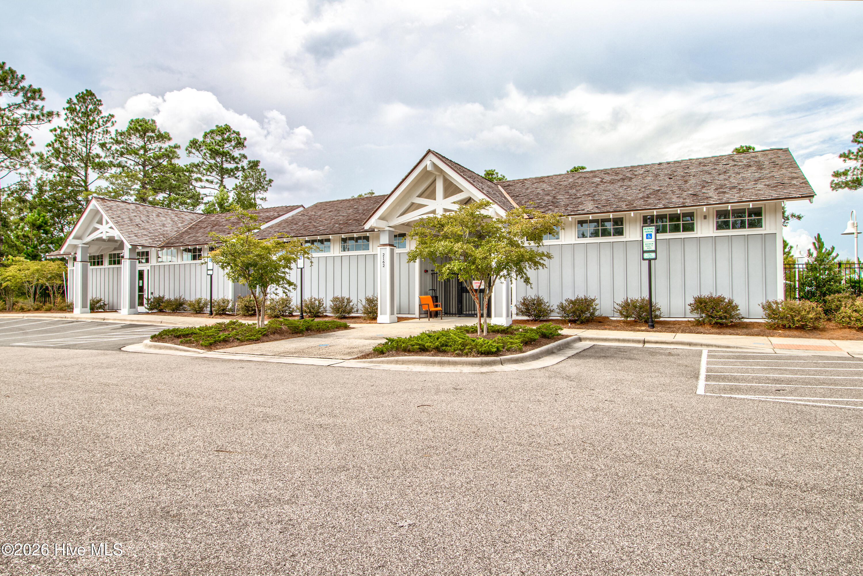 100569553 | Photo 43