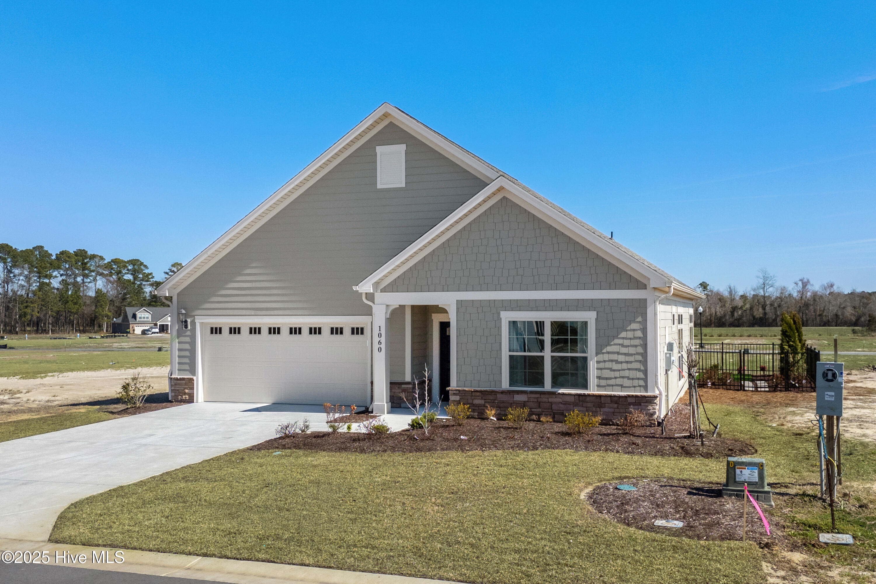 100549256 | Photo 34