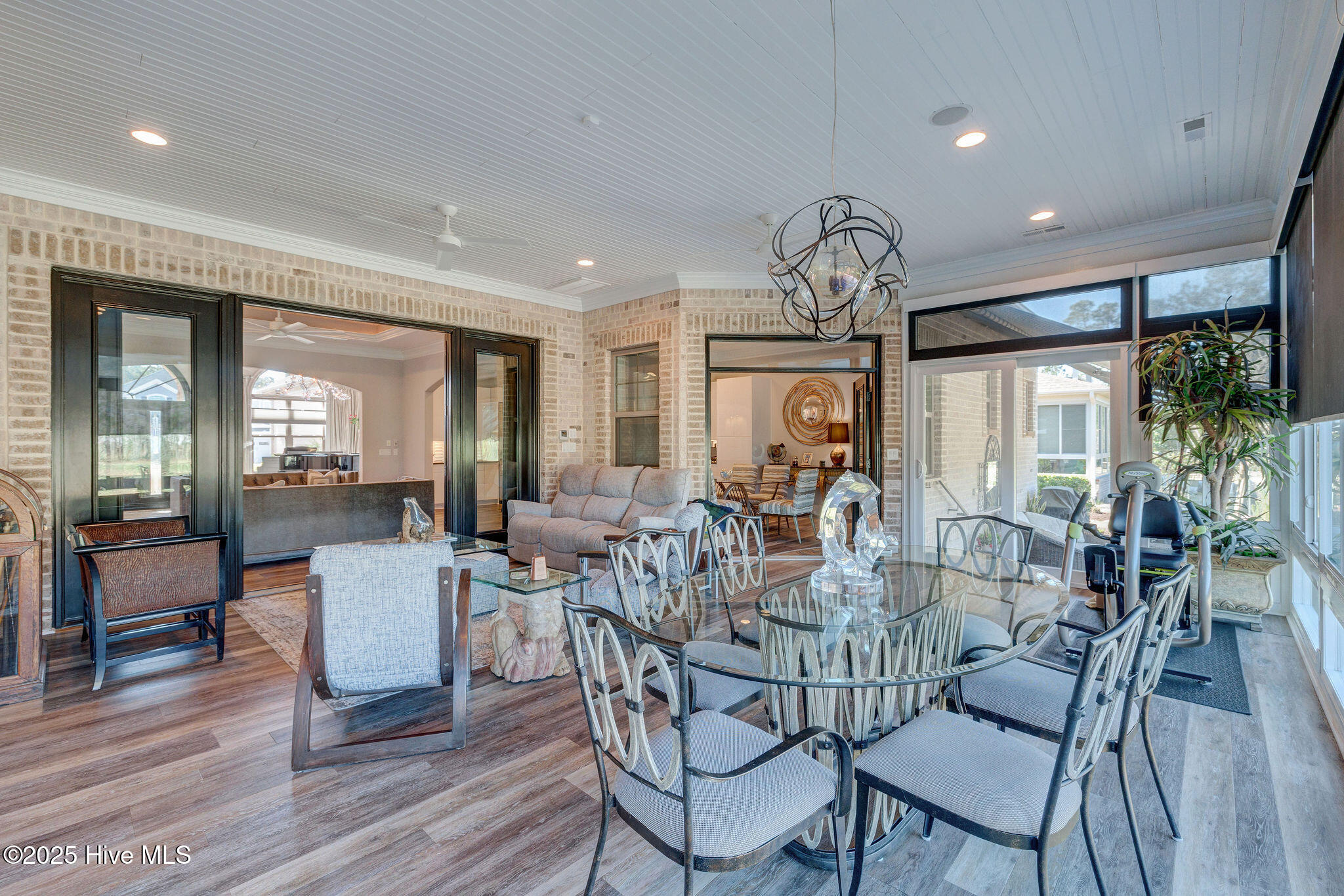 100550746 | Photo 17