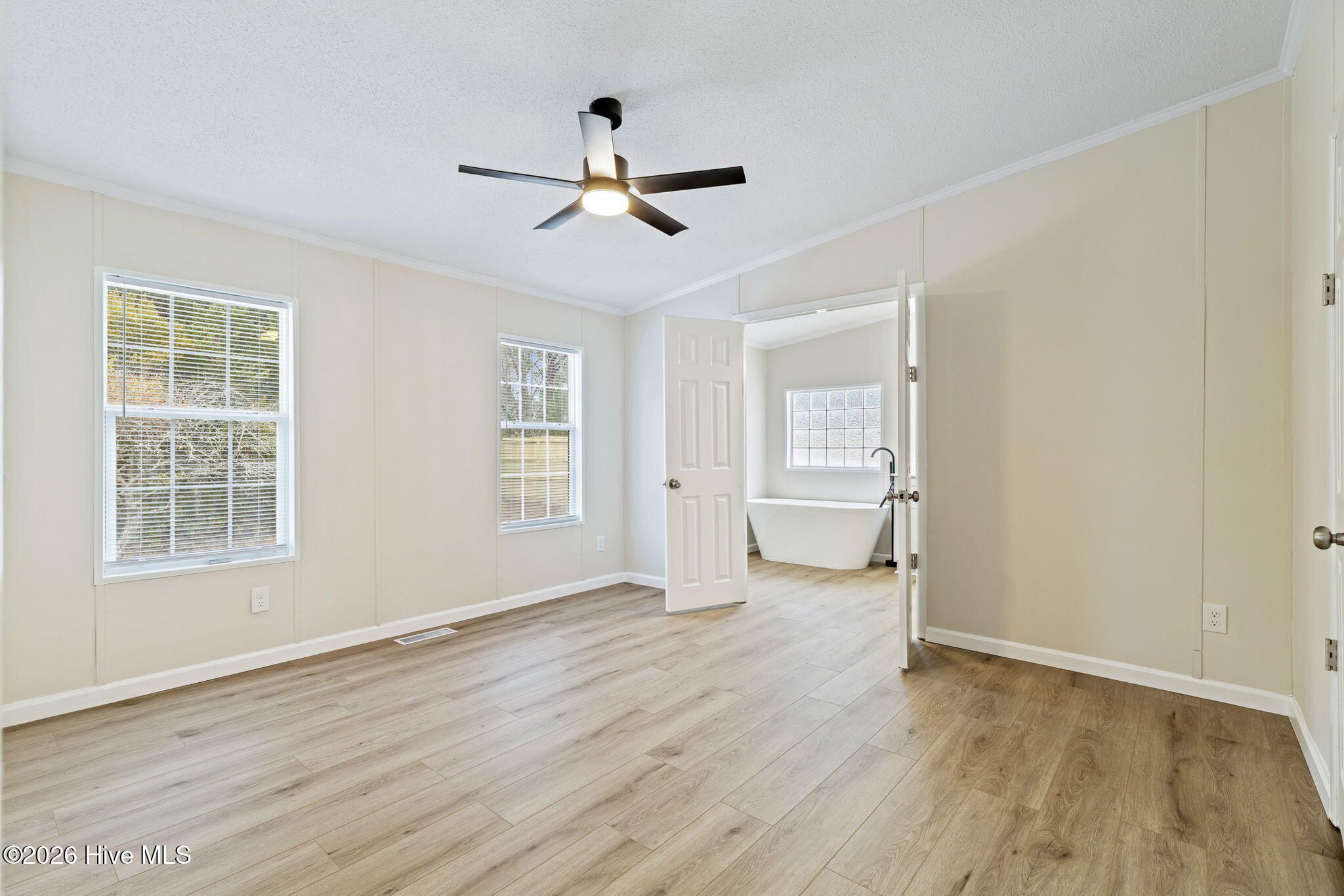 100552963 | Photo 25