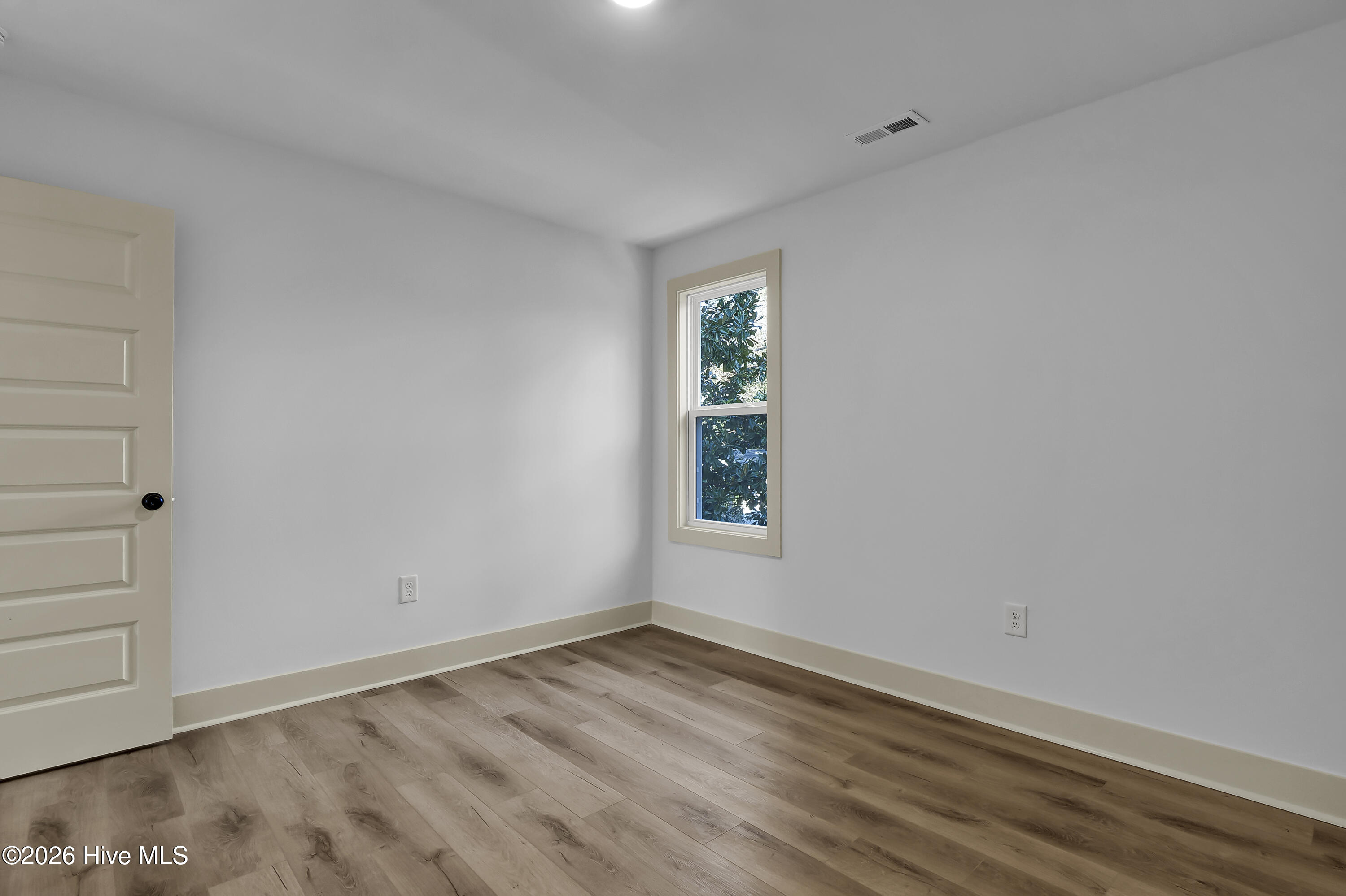 100549345 | Photo 27