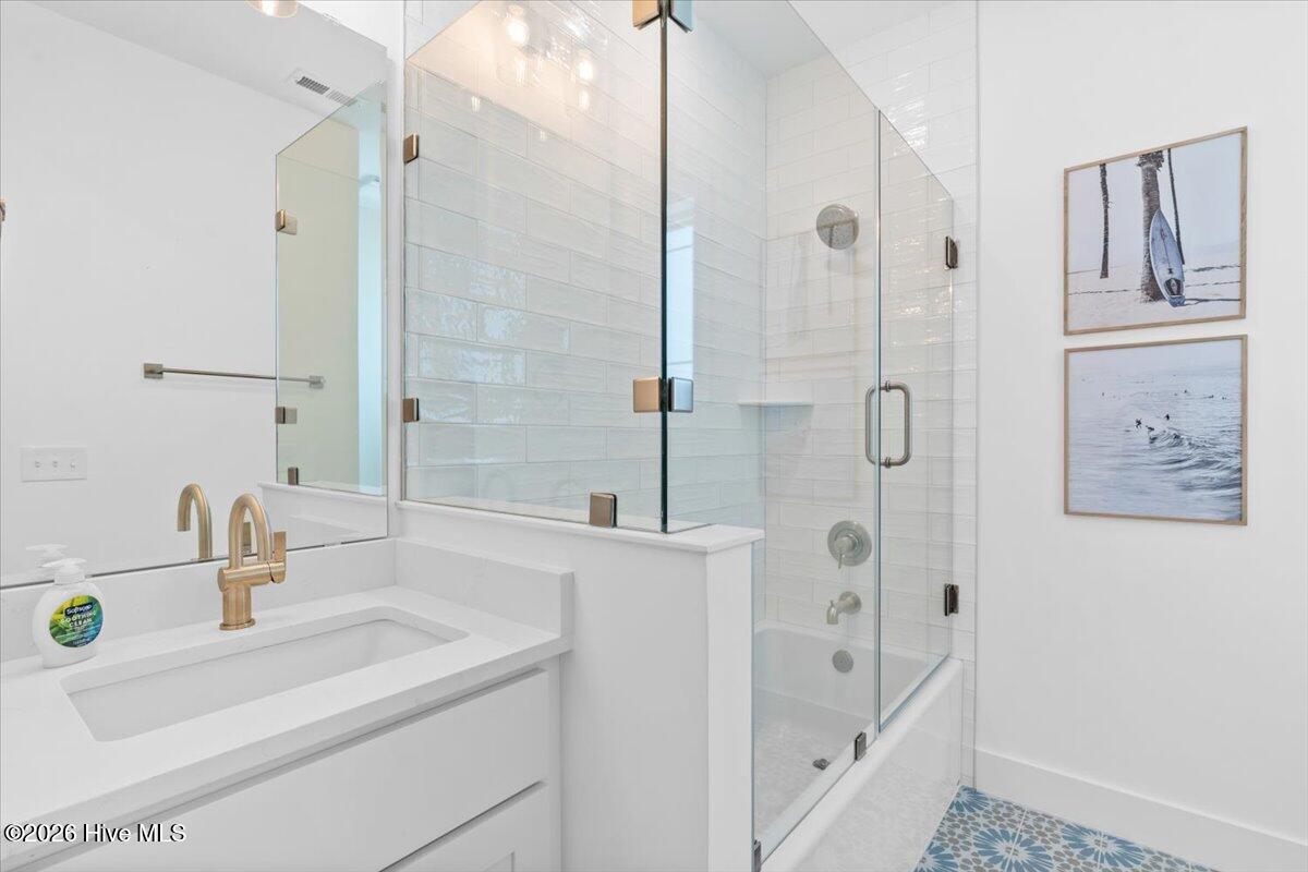 100552016 | Photo 33