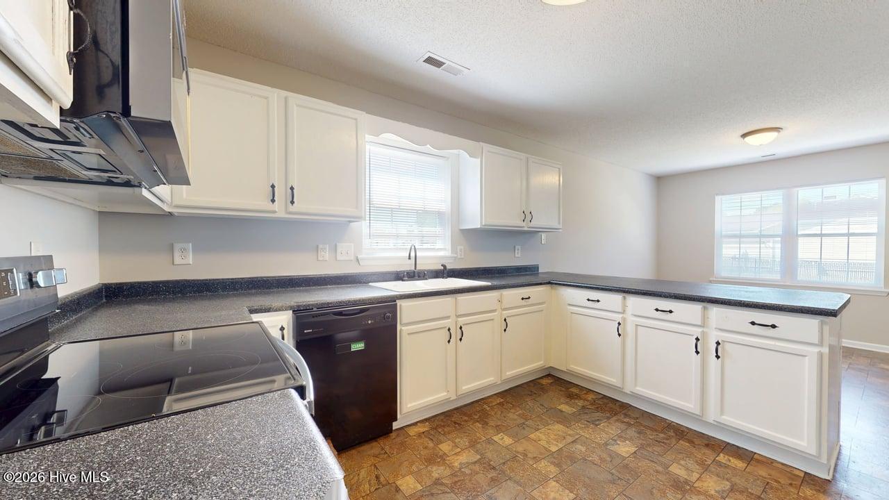 100564739 | Photo 17