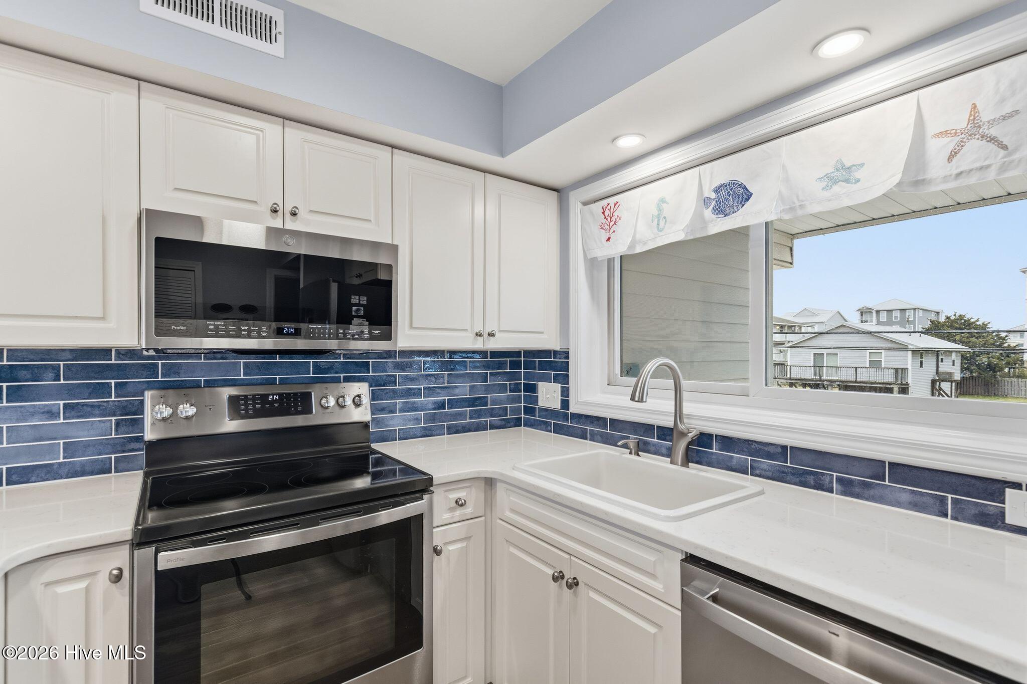 100553175 | Photo 10