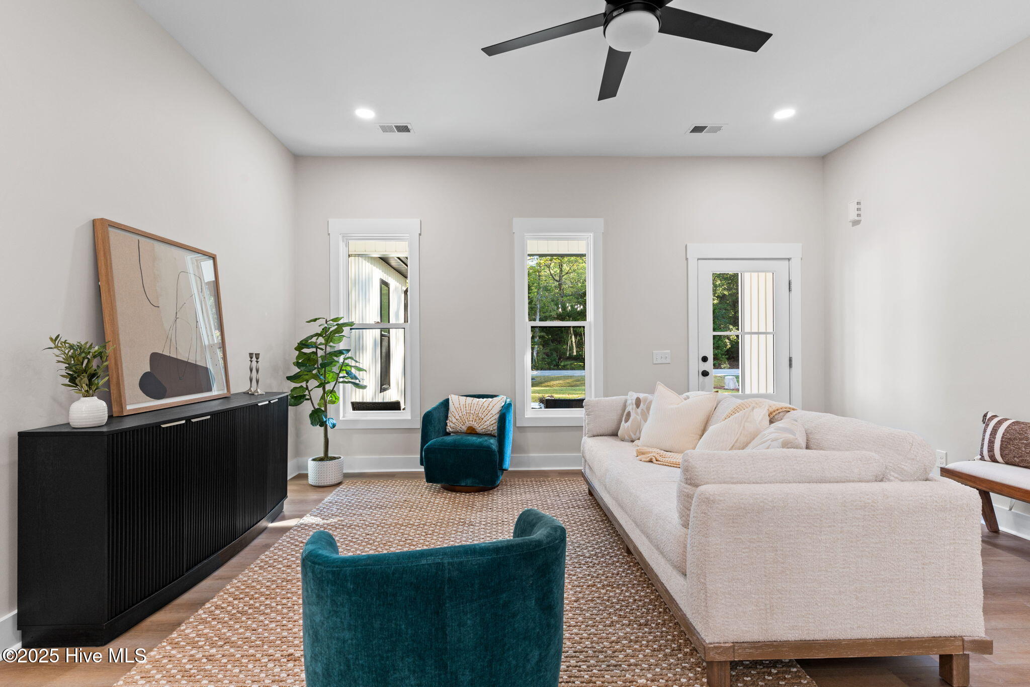 100537553 | Photo 26