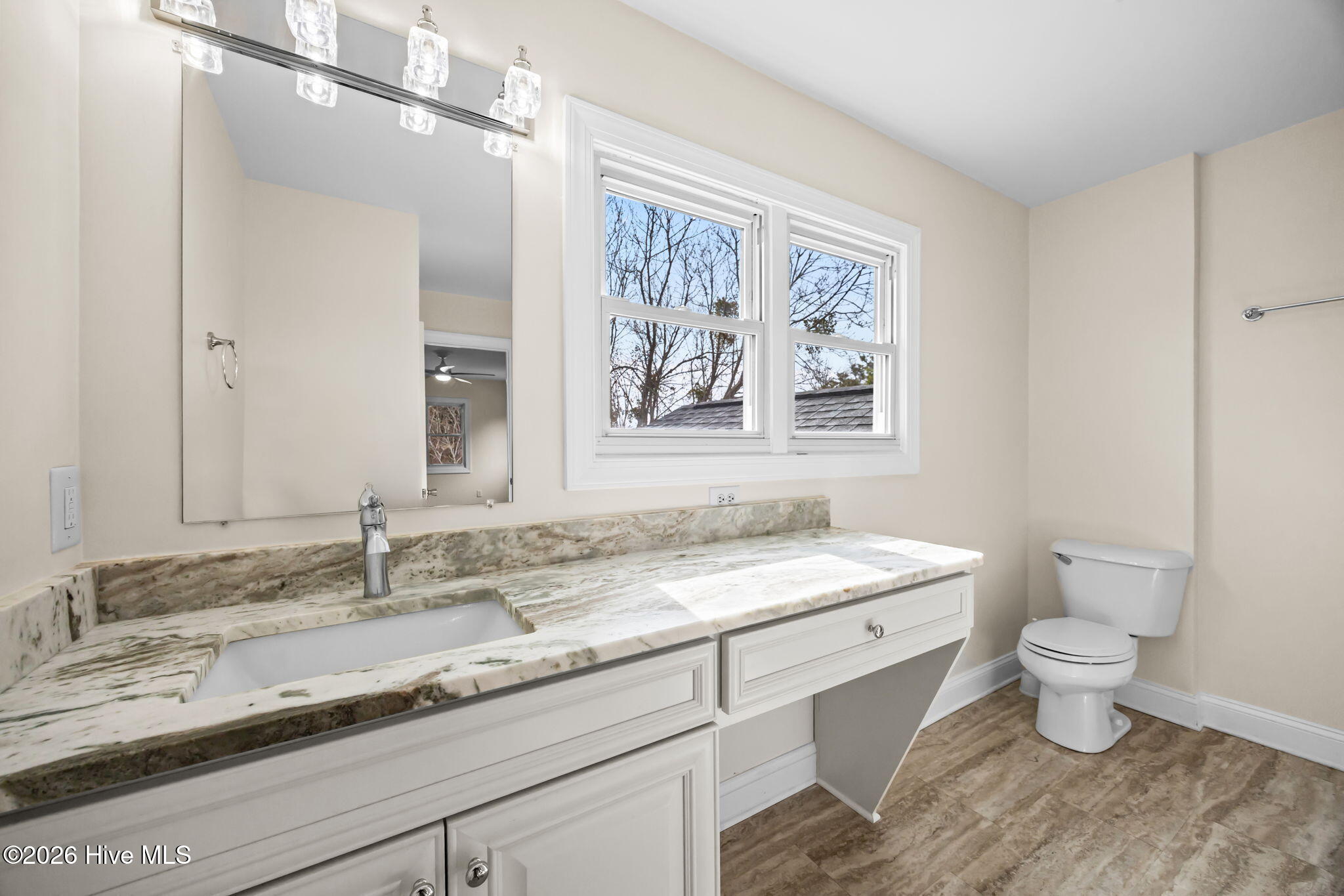 100557561 | Photo 27