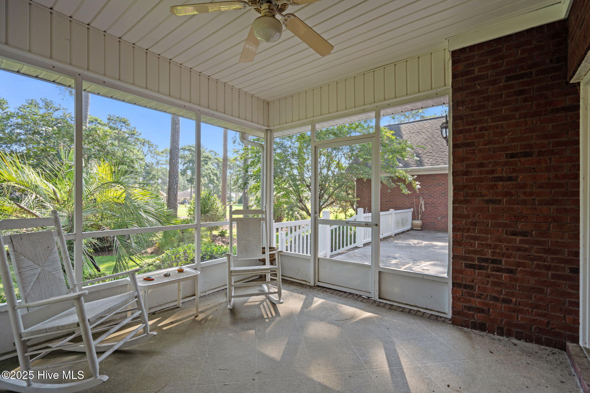 100521932 | Photo 33