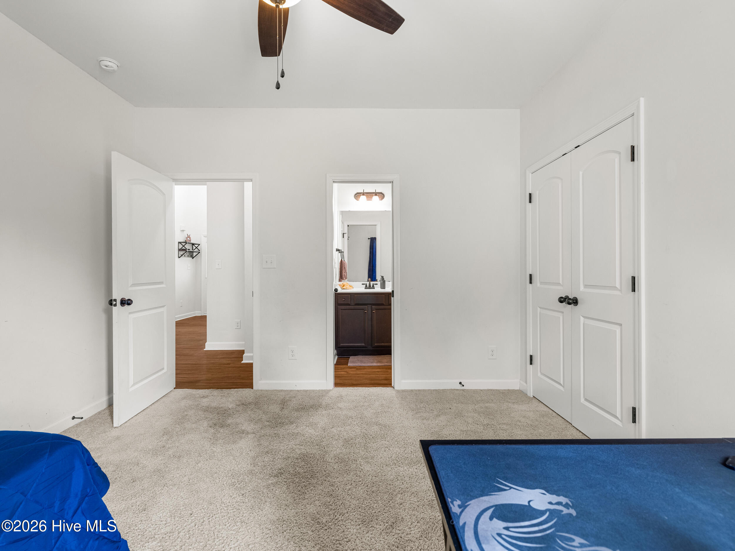 100570237 | Photo 44