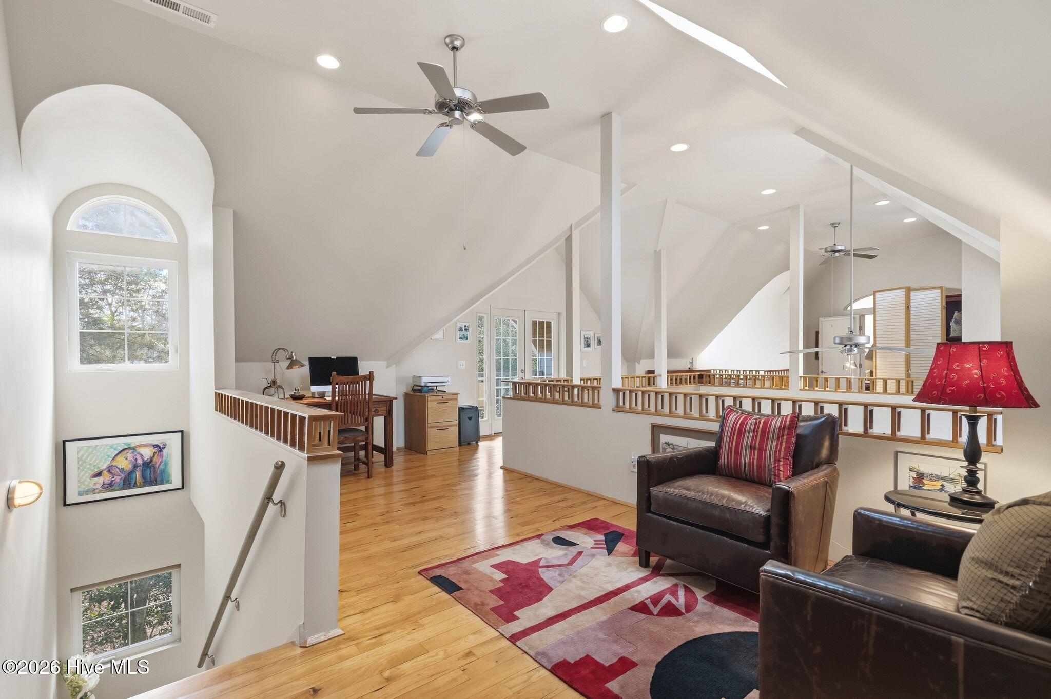 100555834 | Photo 94