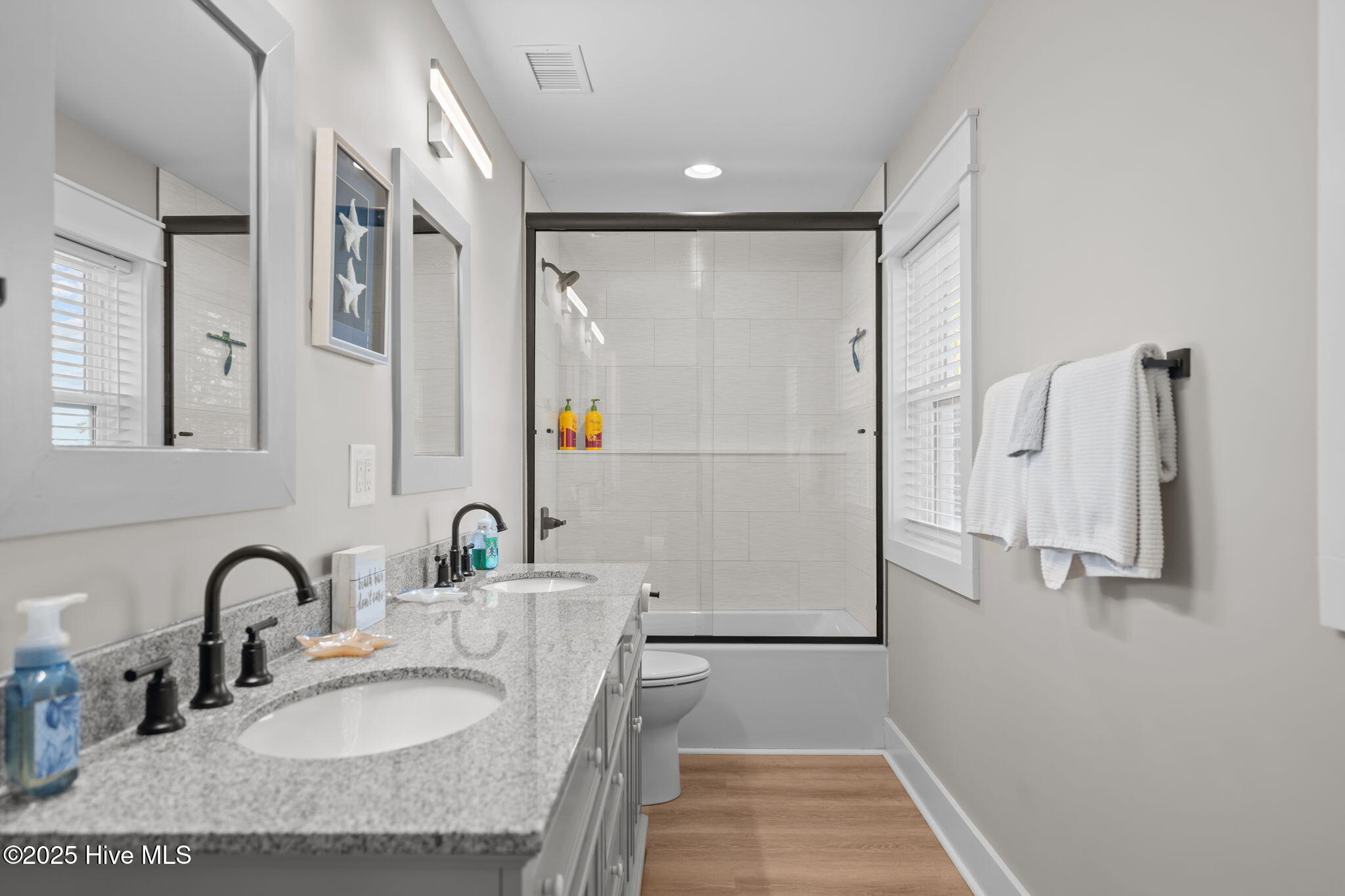 100538027 | Photo 31