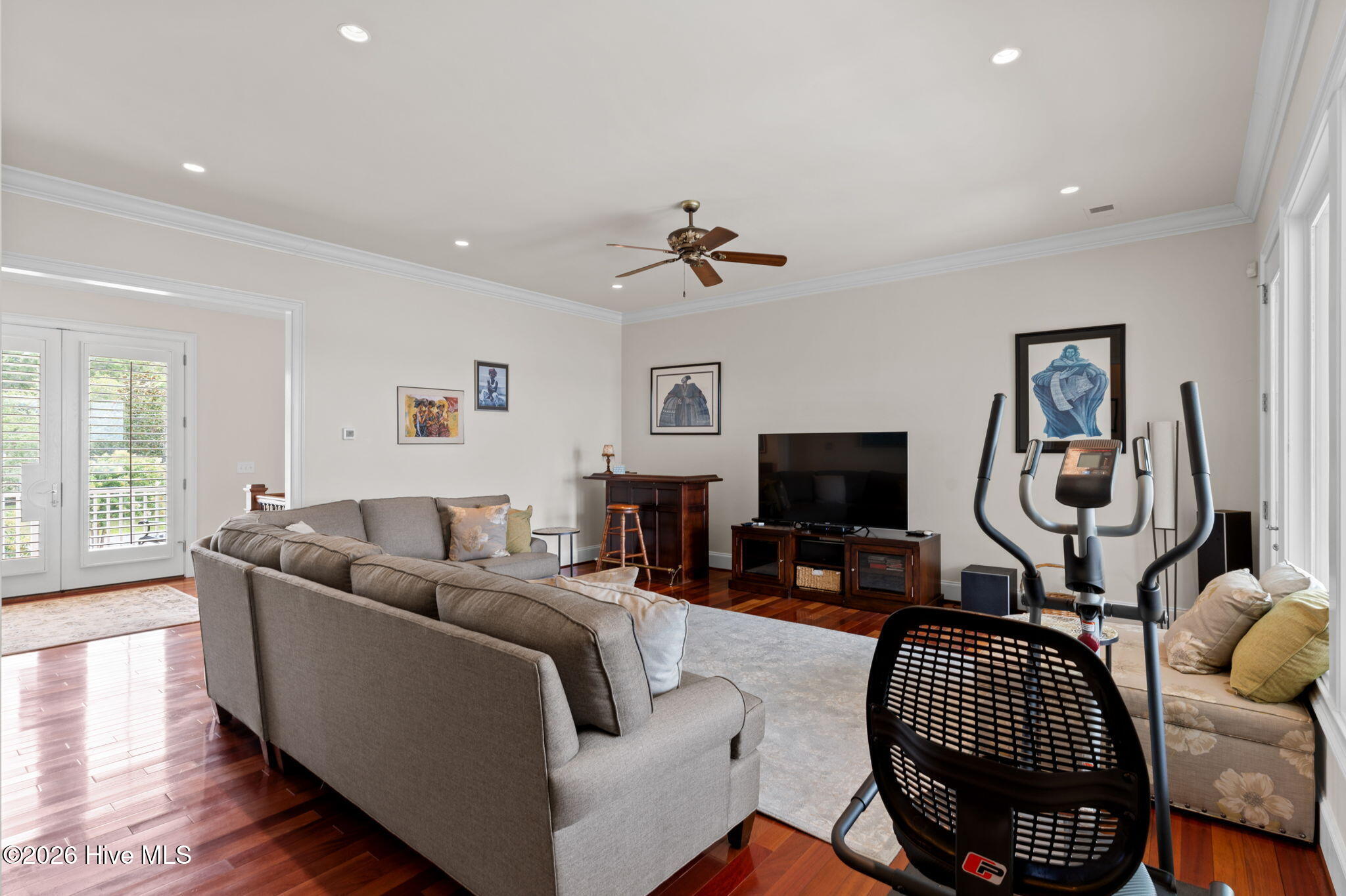 100554709 | Photo 72