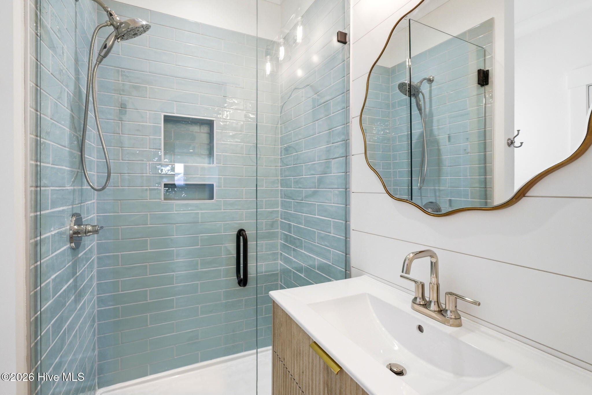 100564947 | Photo 37