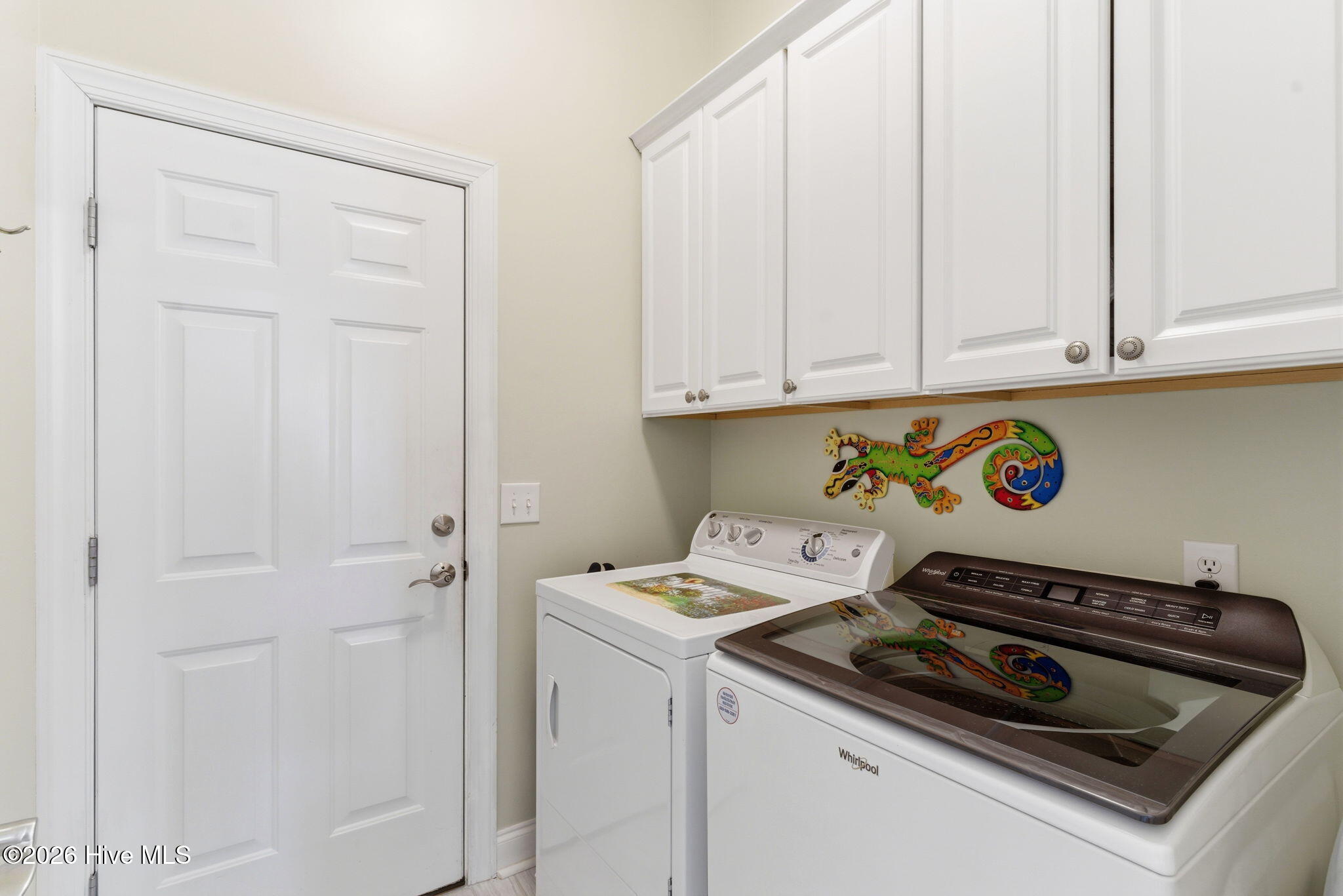 100569459 | Photo 35