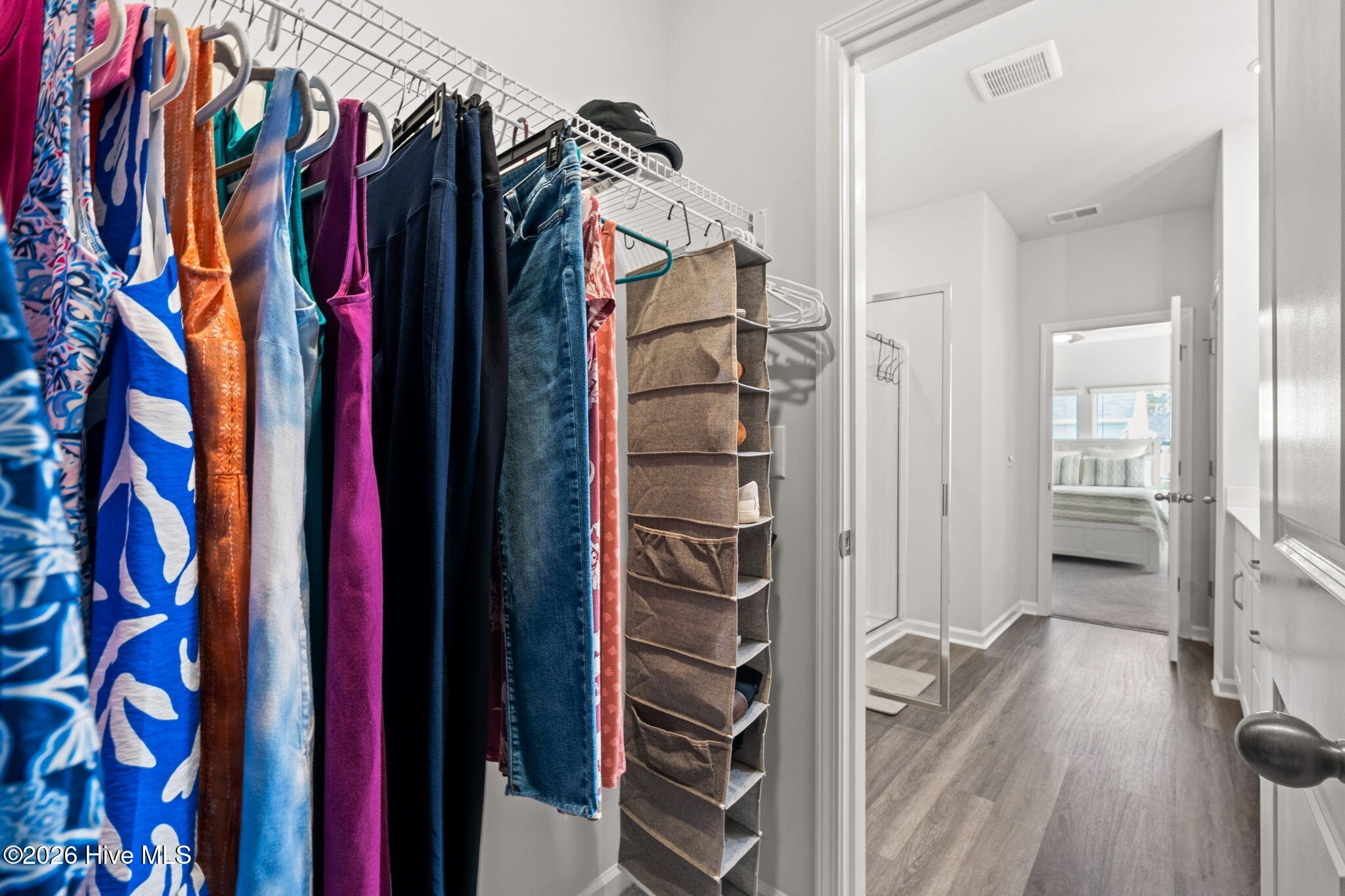 100567065 | Photo 20