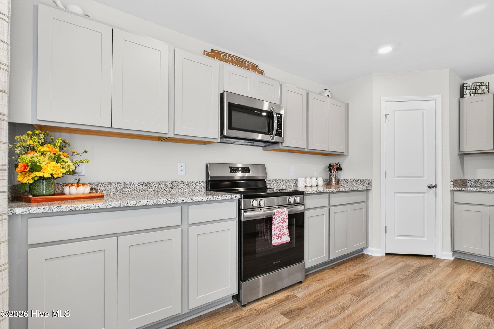 100556133 | Photo 16