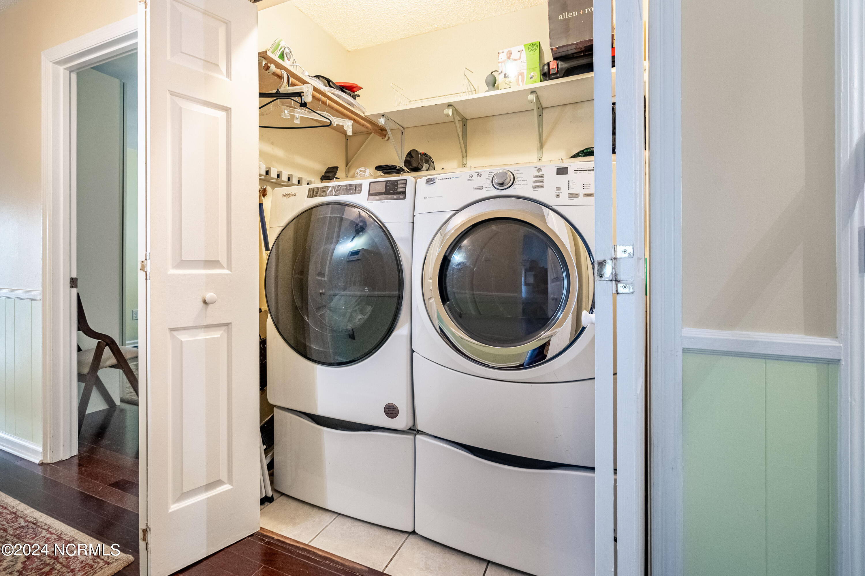 100560914 | Photo 38