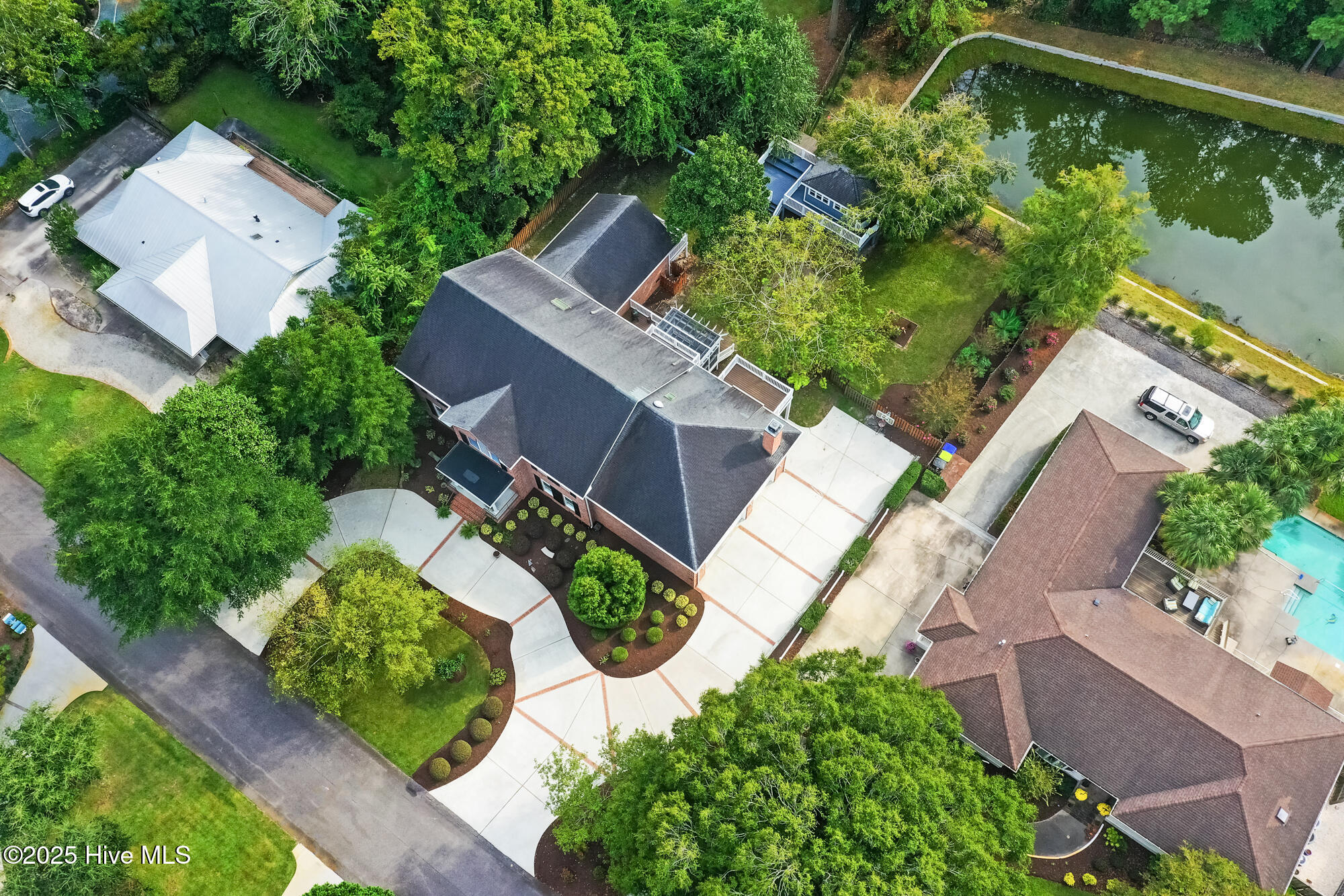 100532044 | Photo 58