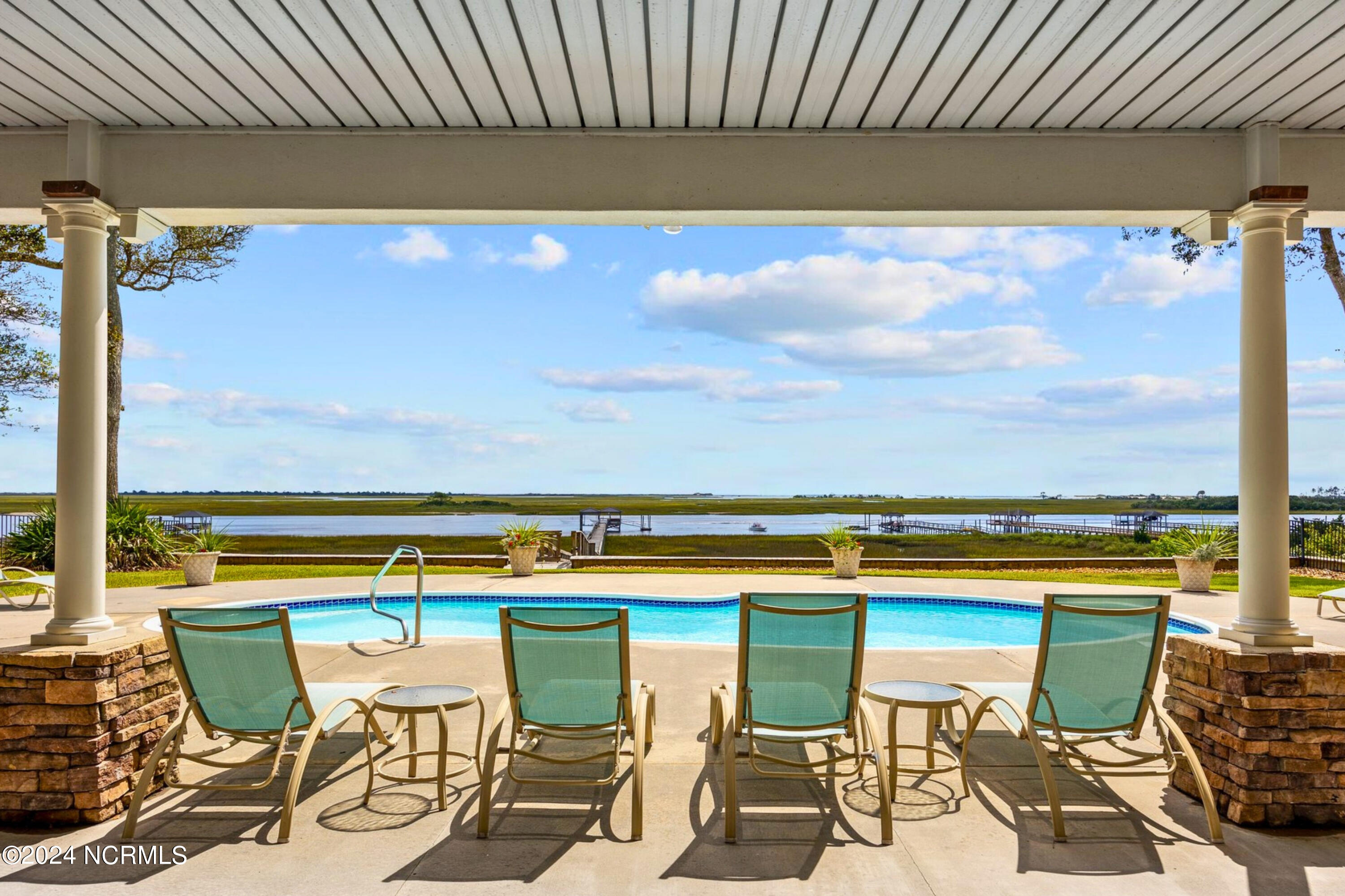 100553128 | Photo 57