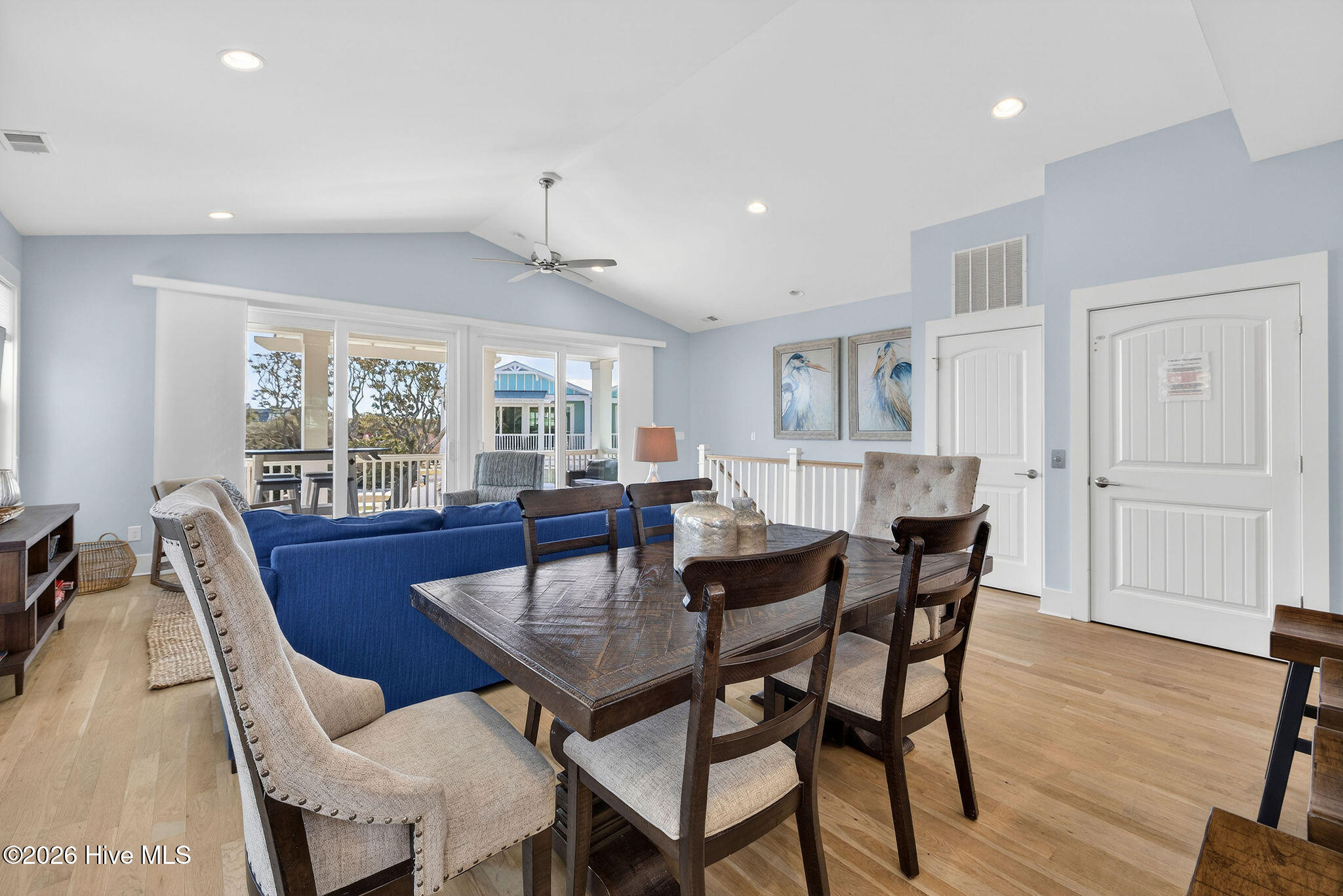 100555163 | Photo 12