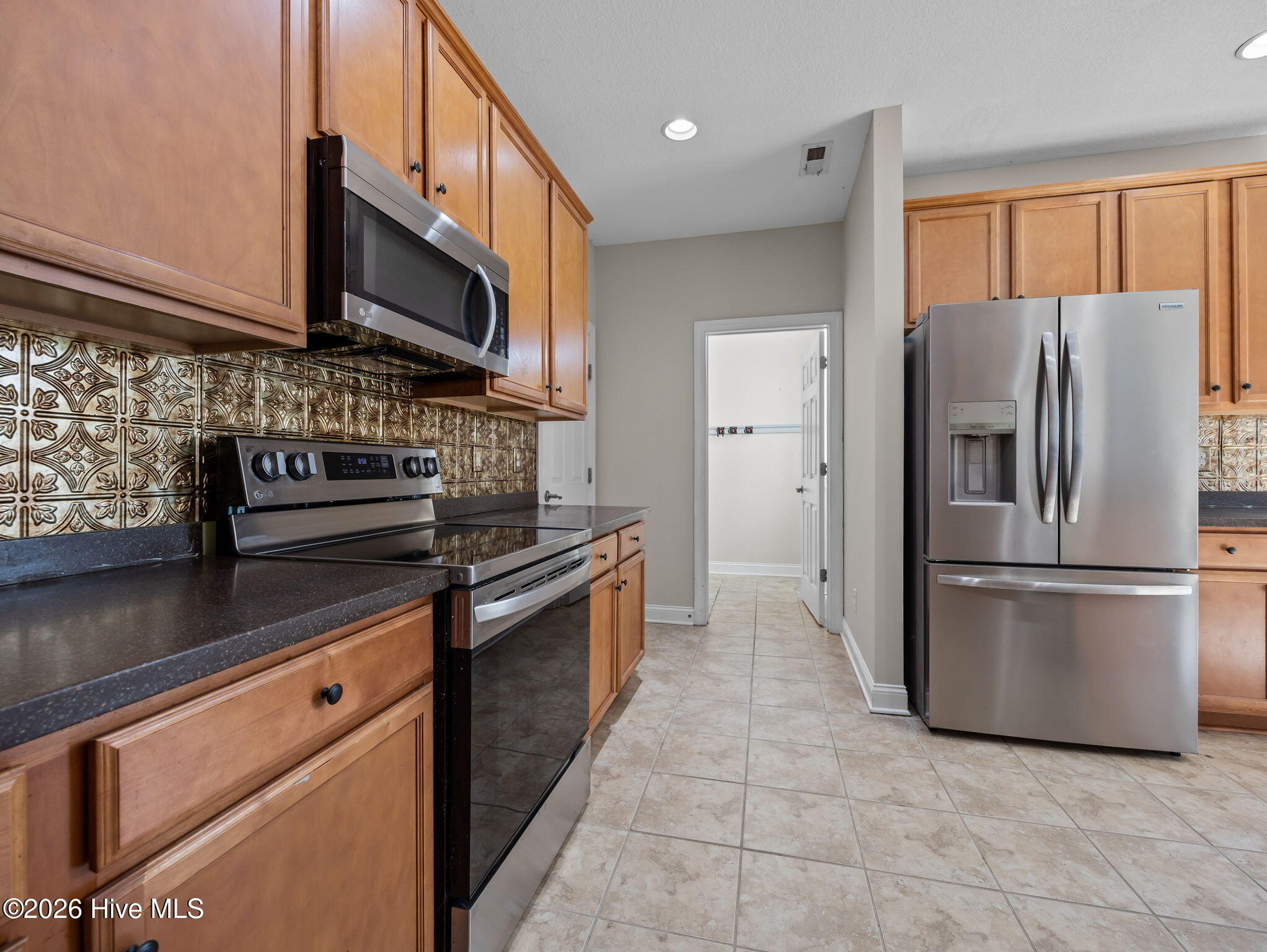 100568078 | Photo 19