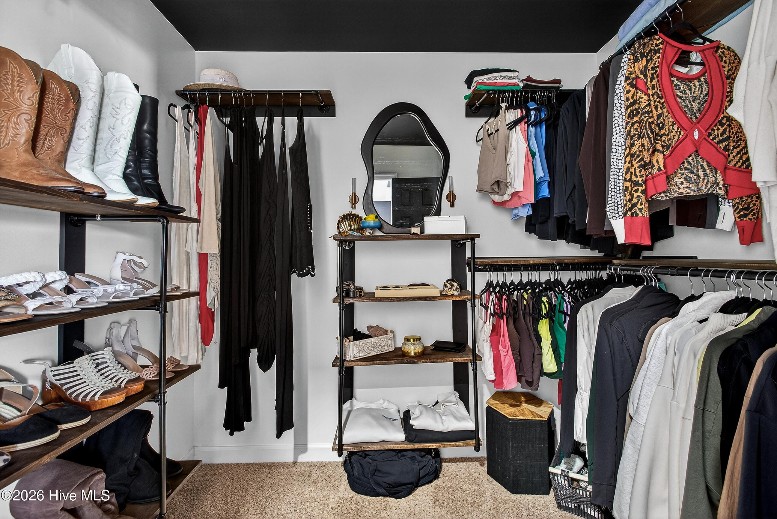 100548948 | Photo 24