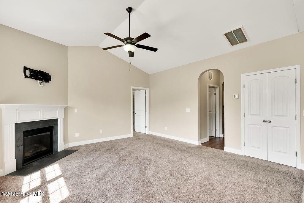 100564928 | Photo 12