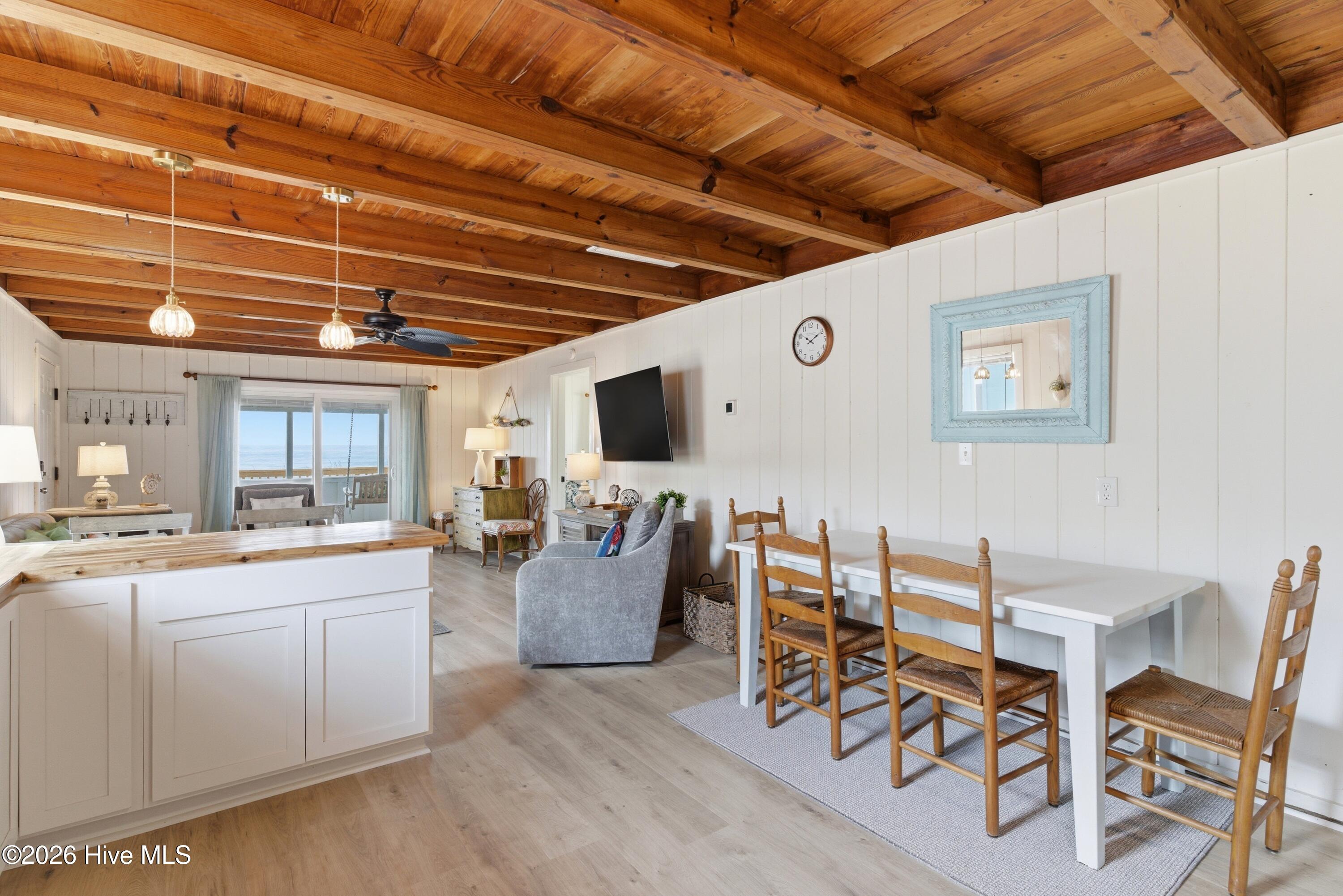 100570347 | Photo 21