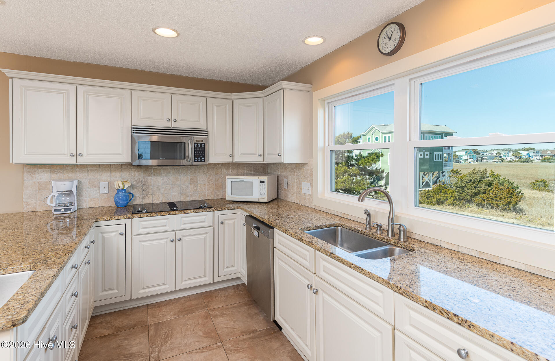 100556011 | Photo 27