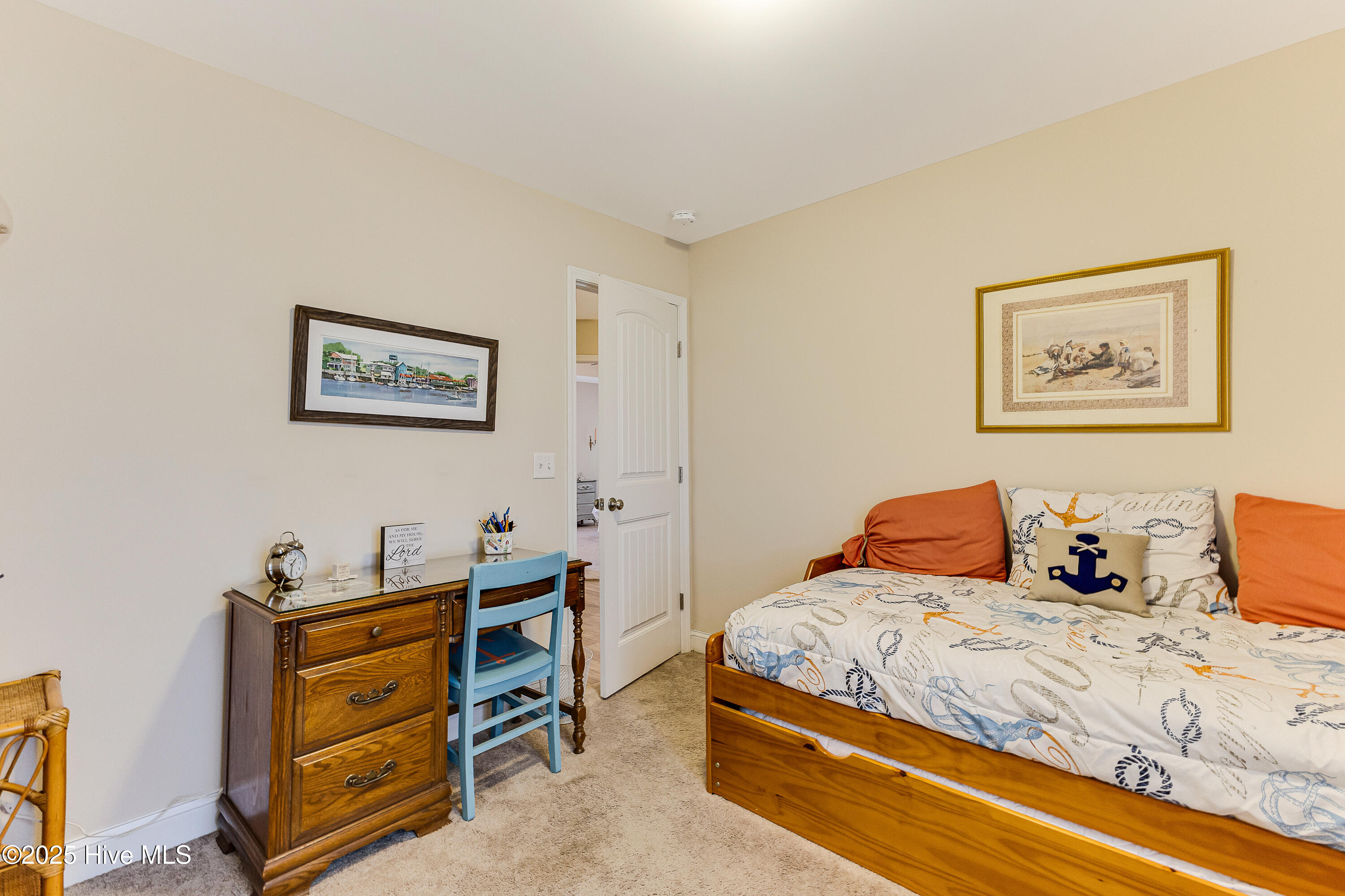 100516362 | Photo 19