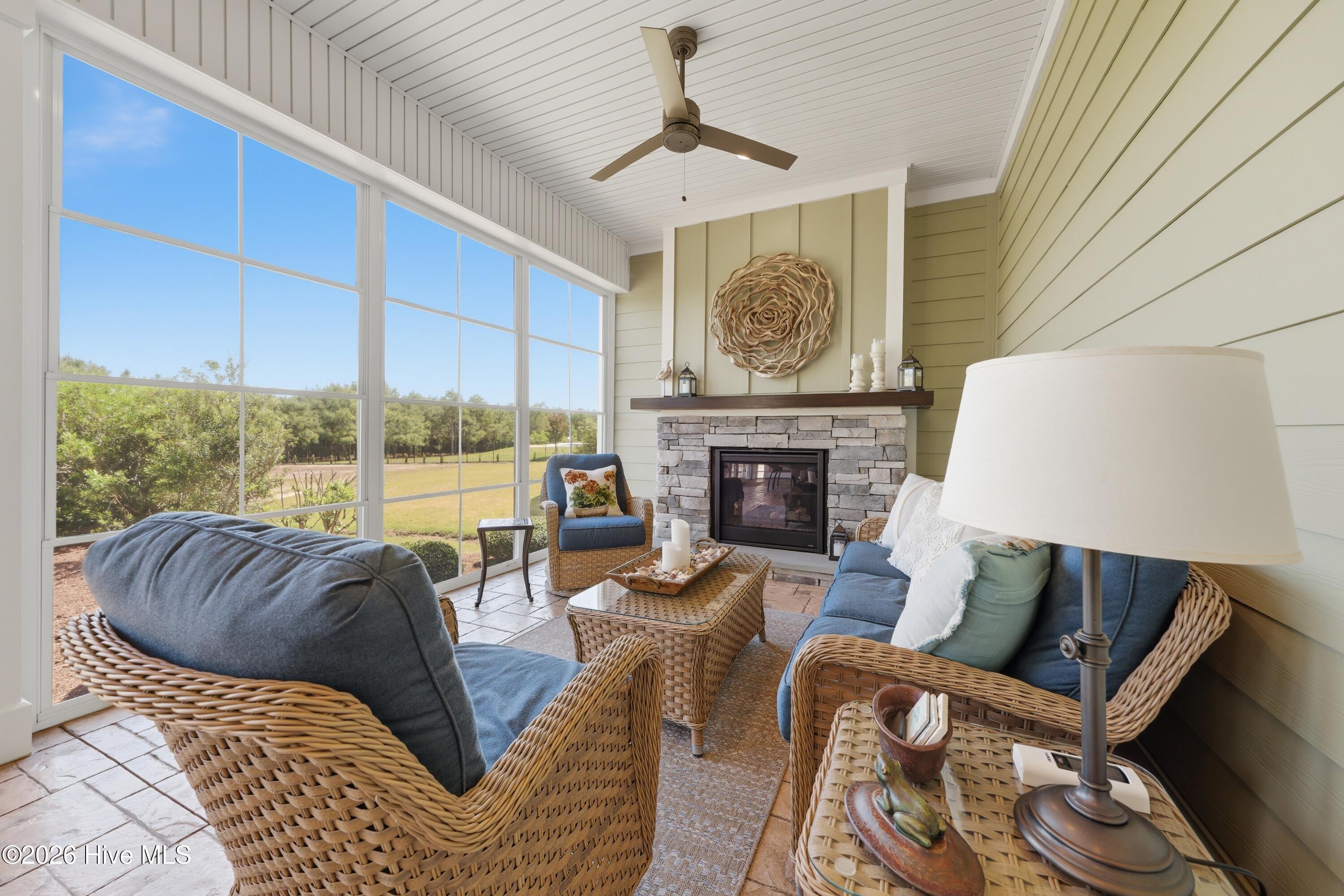 100569596 | Photo 38