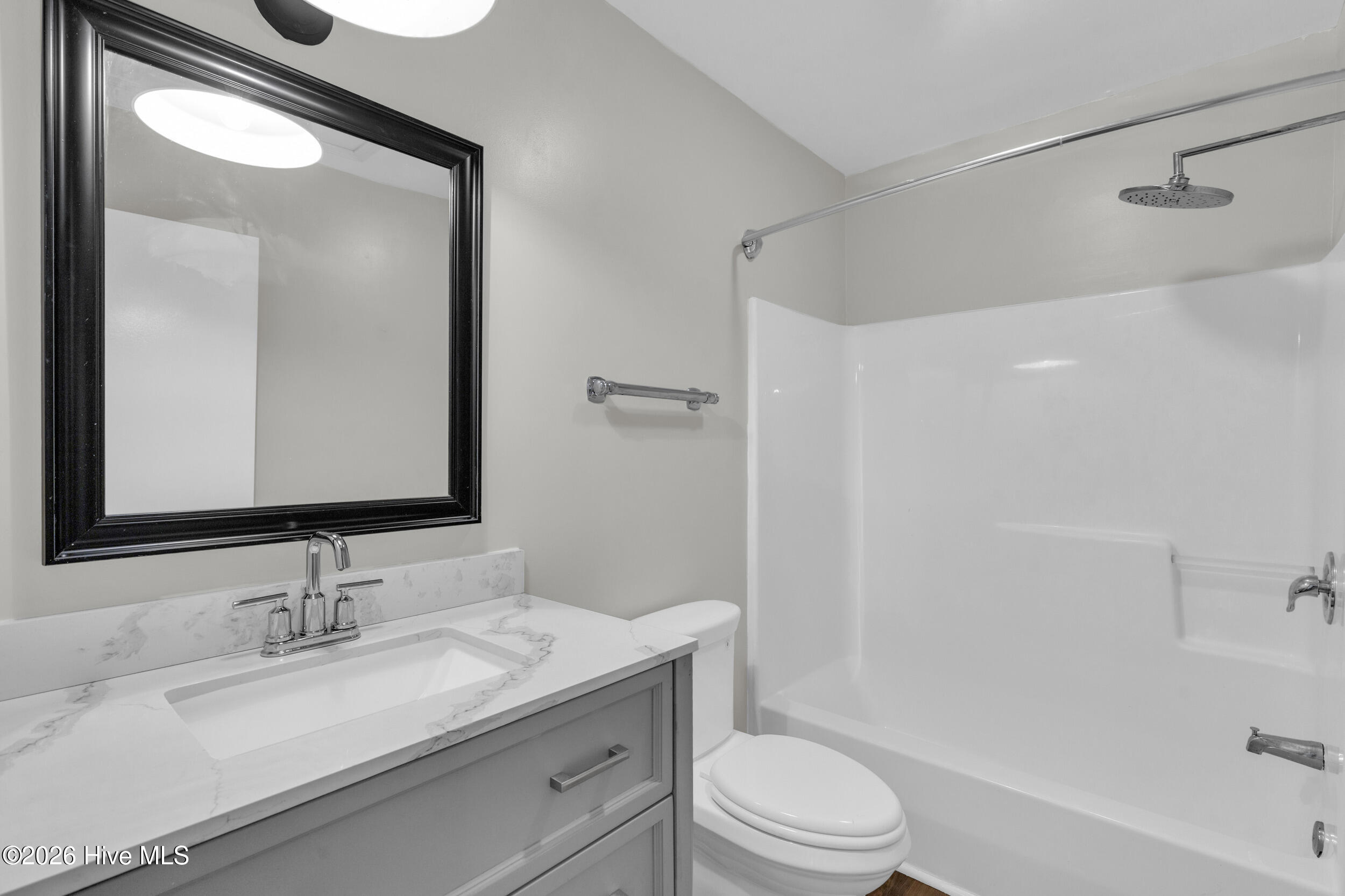 100549306 | Photo 22