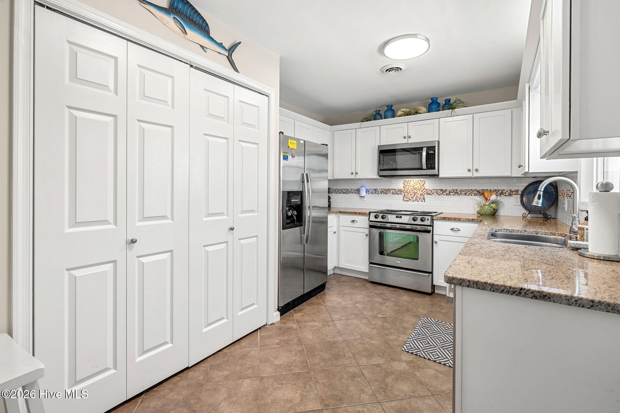 100568335 | Photo 11