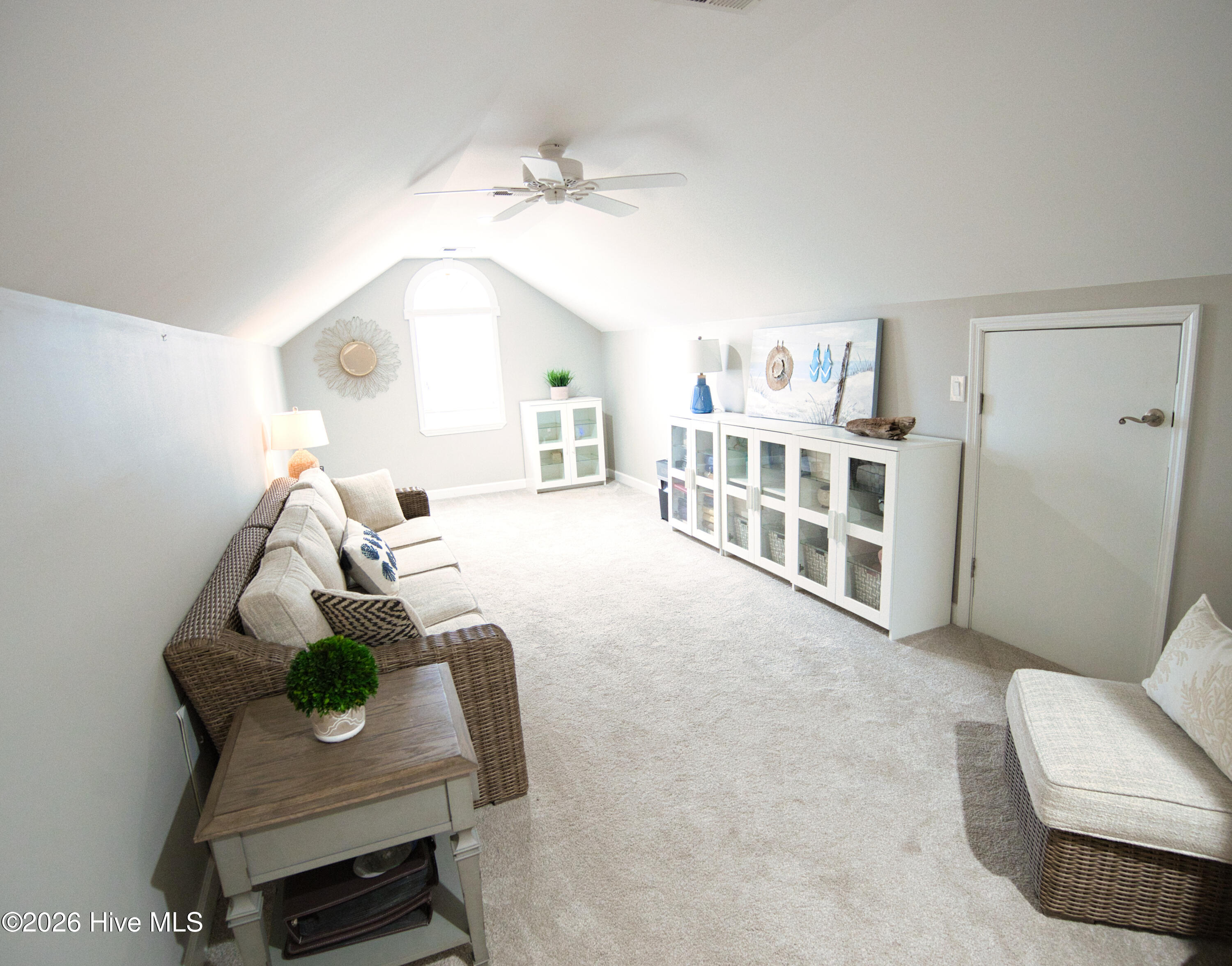 100558044 | Photo 48