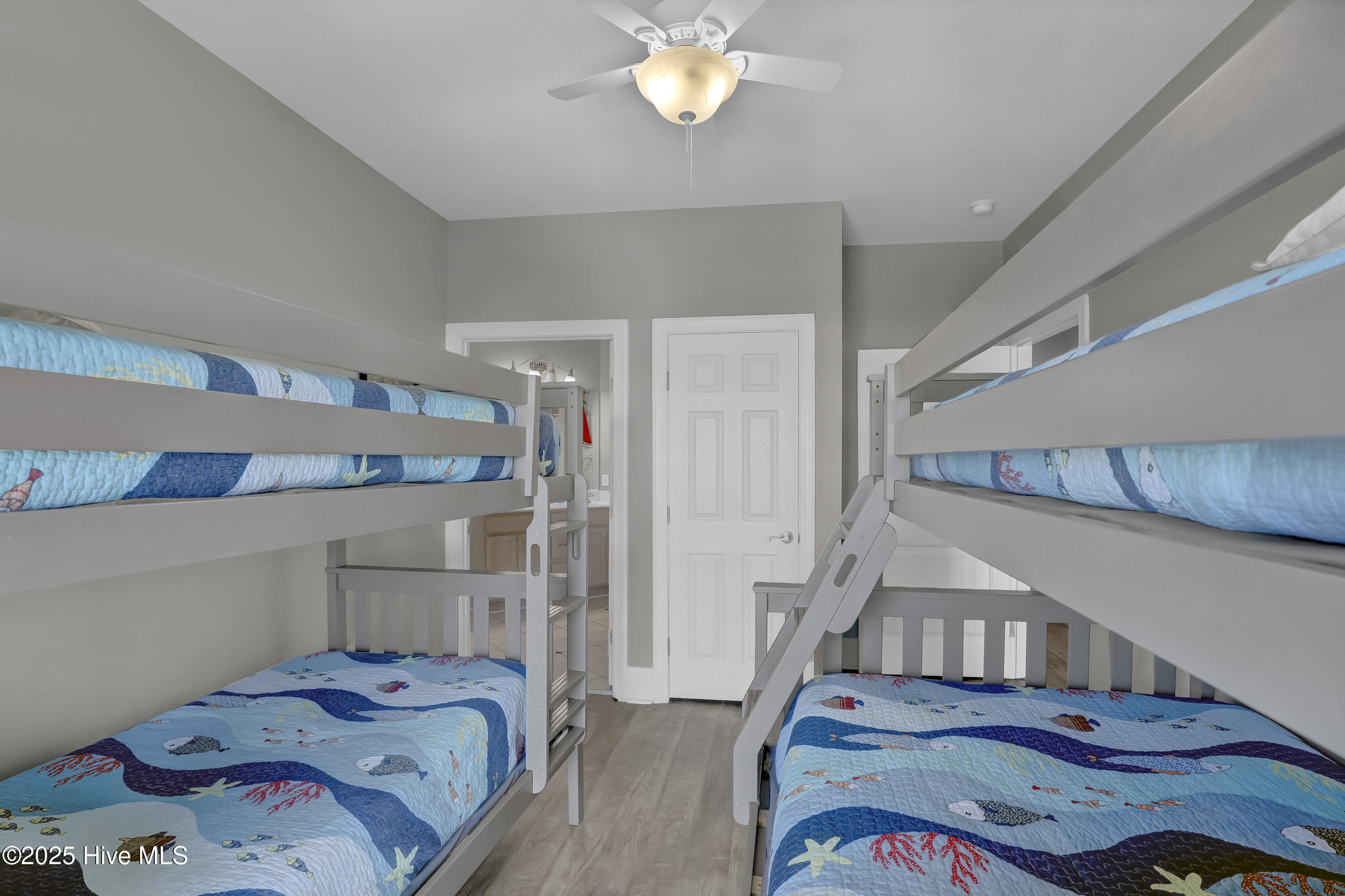 100538324 | Photo 44