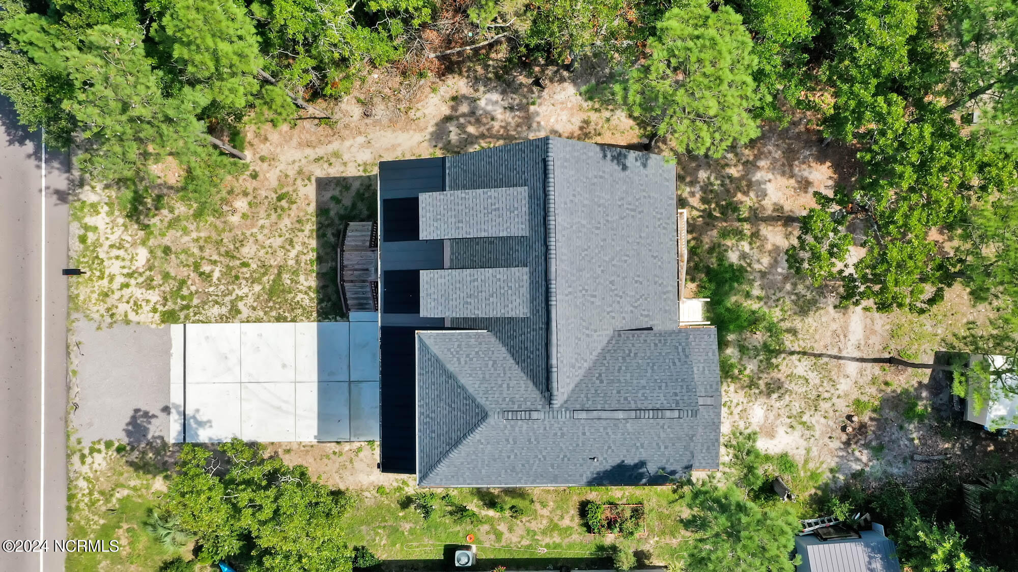 100458437 | Photo 35