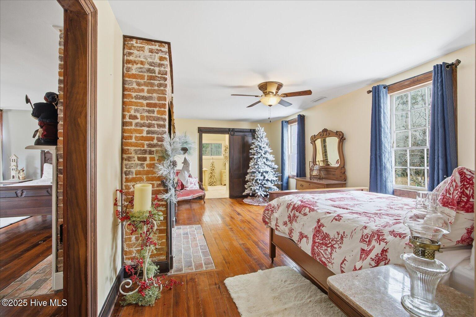 100545633 | Photo 48